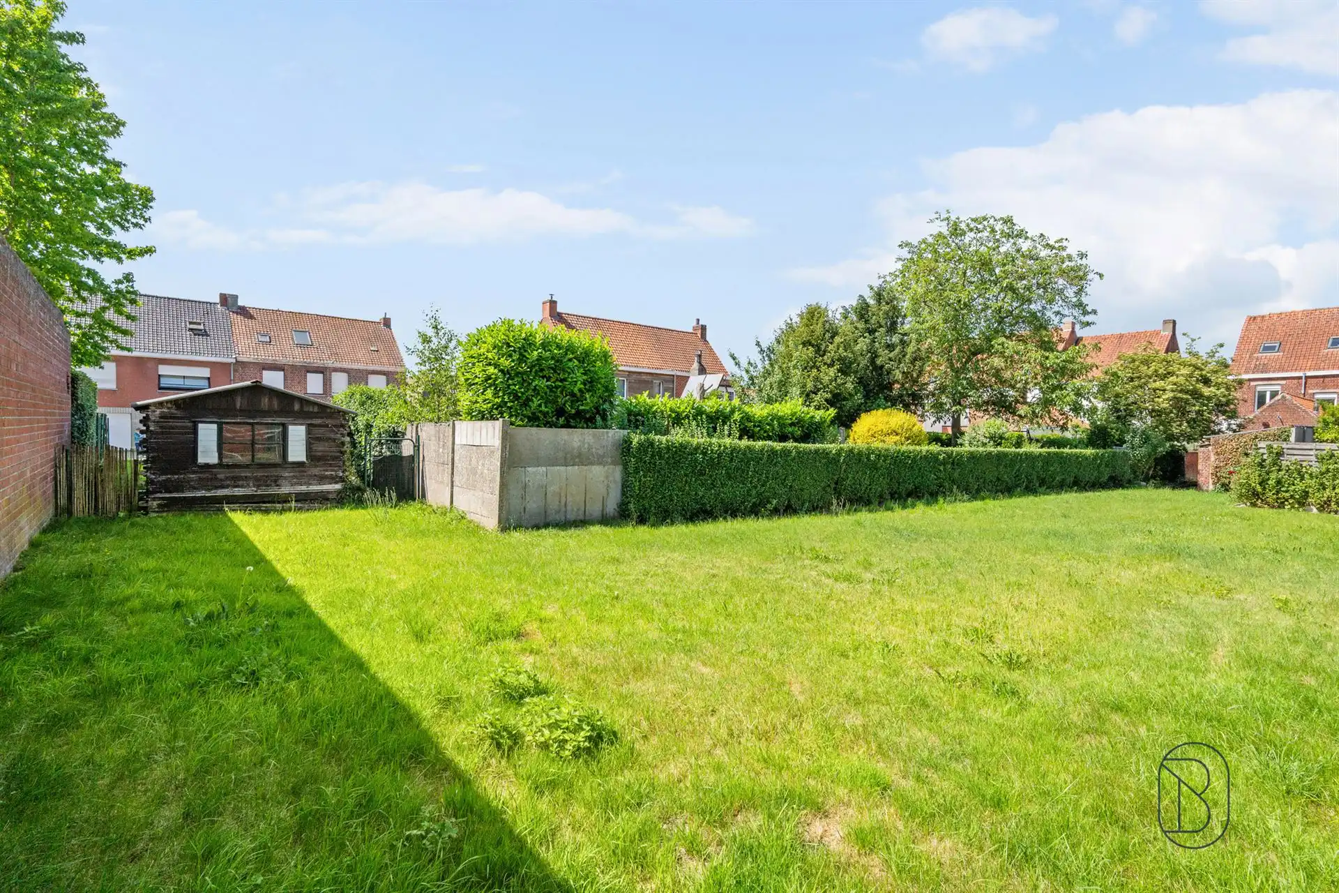 Ruime gezinswoning met 4 slaapkamers en grote tuin! foto 4