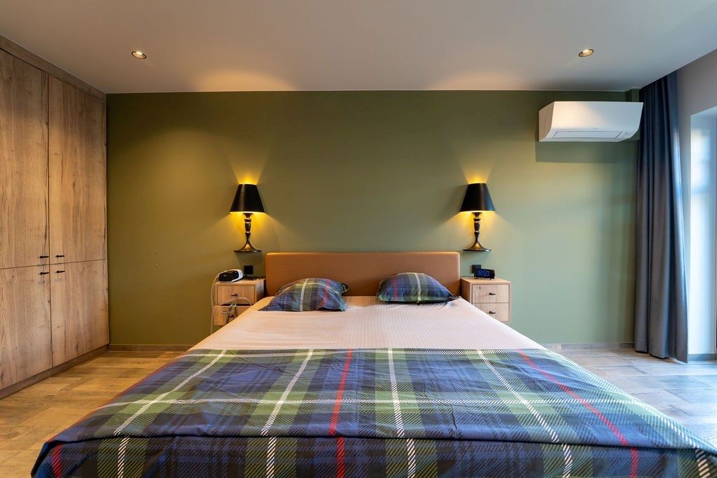 PRACHTIG GERENOVEERDE WONING MET 3 SLAAPKAMERS, 2 BADKAMERS, INPANDIGE GARAGE EN PAARDENSTALLINGEN MET ENERGIEZUINIG EPC TE WIJER (NIEUWERKERKEN)  foto 9