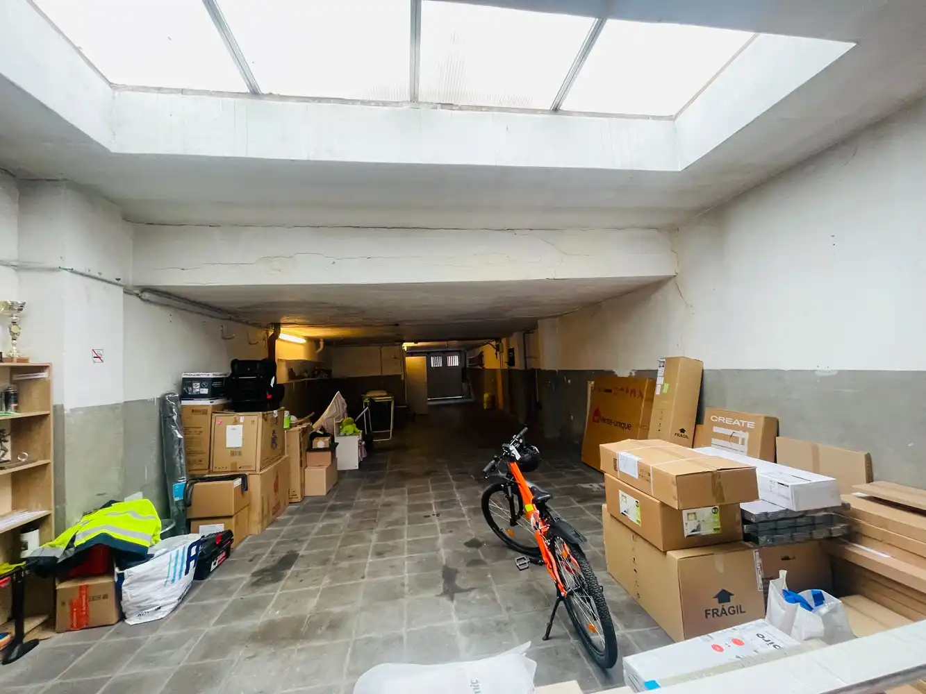 Brugge centrum, vlakbij Smedenpoort , Vestingen , t' Zand en station Ruime degelijk GEBOUWDE BEL-ETAGE  WONING met  GARAGE van circa 90 m³, 3 SLPKS en zonneterras. foto 5