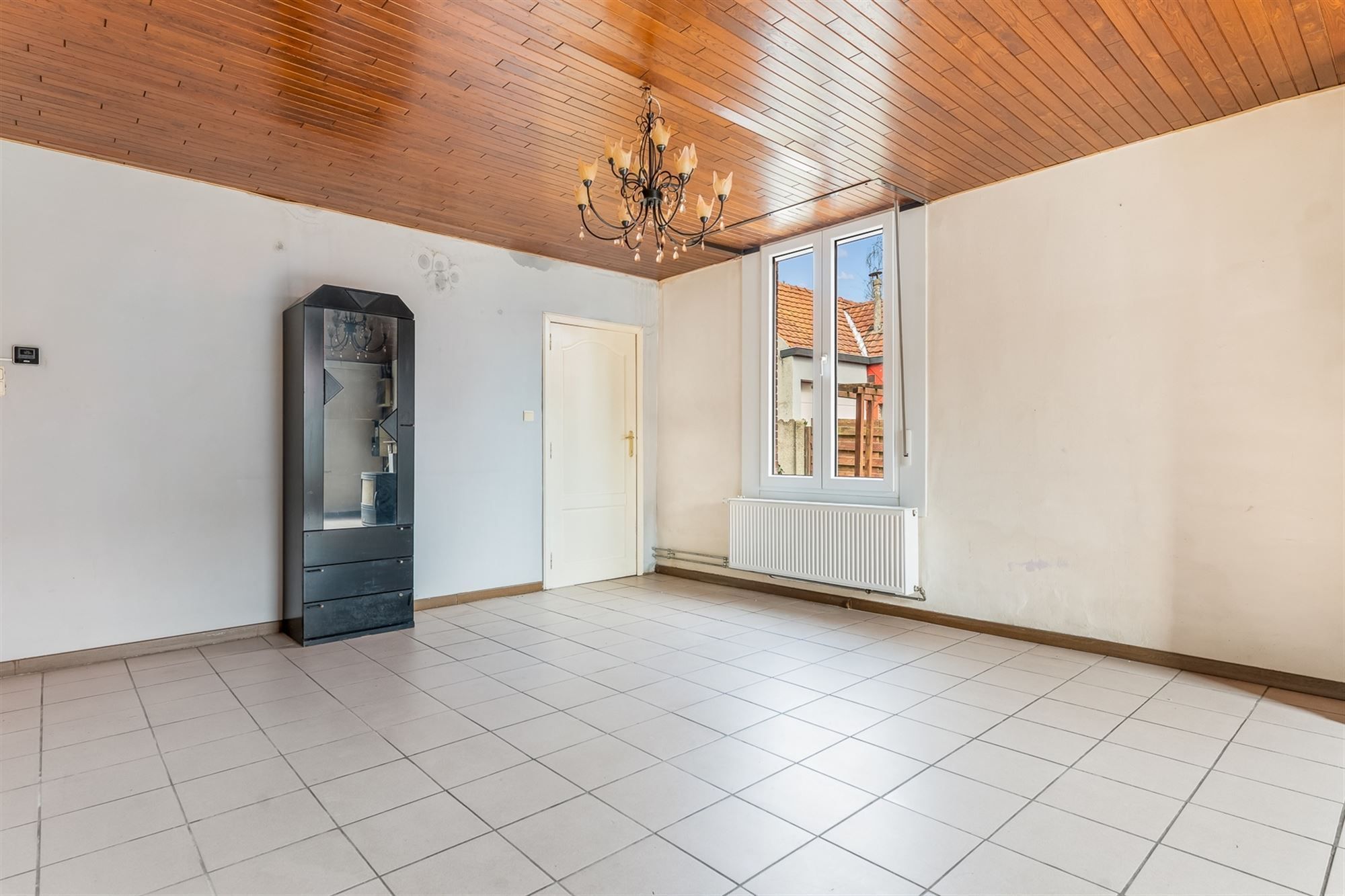 DEELS GERENOVEERDE WONING OP CENTRALE LIGGING foto 2