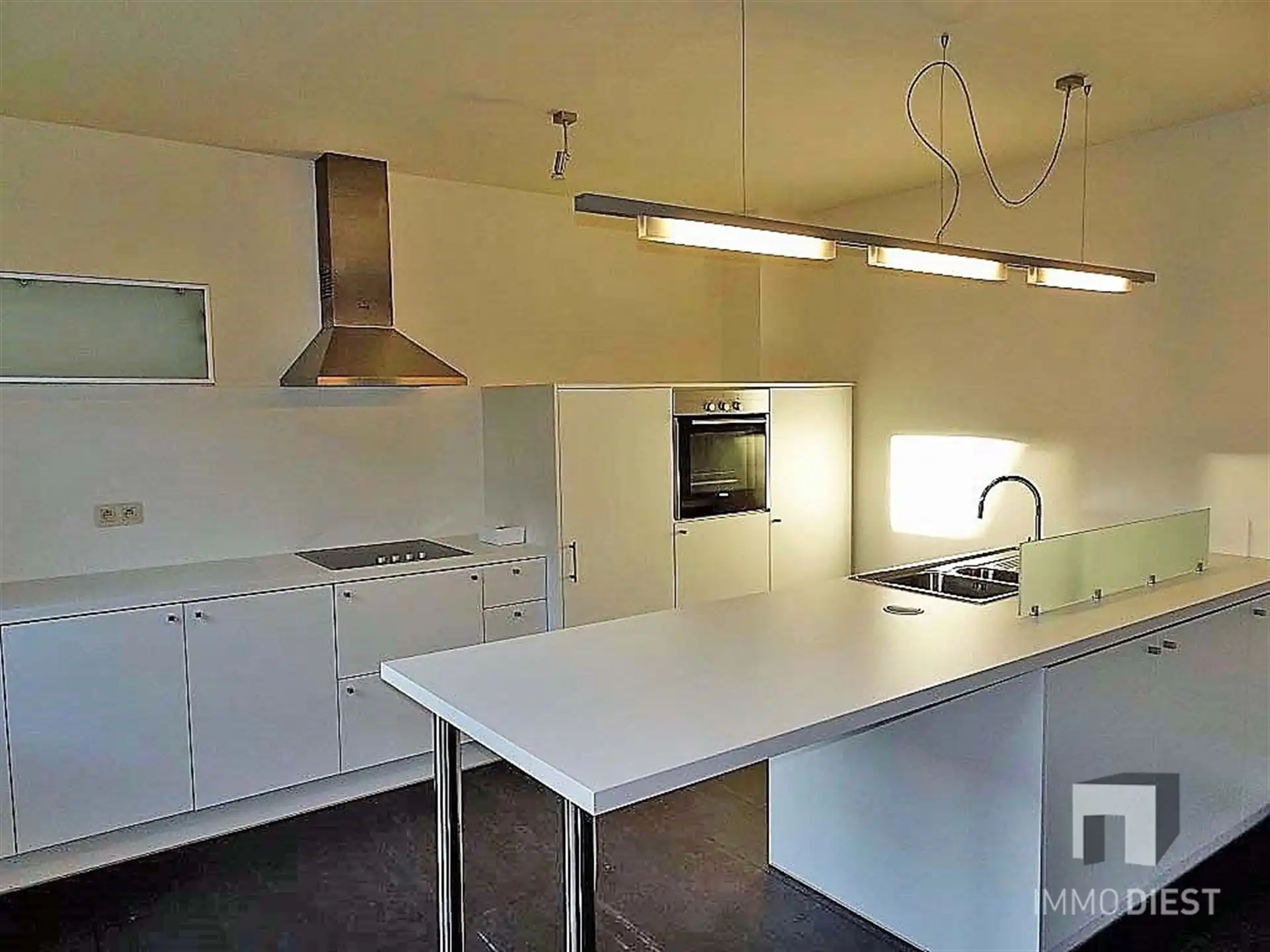 Prachtig ruim appartement met veel lichtinval bestaande uit twee slaapkamers, terras, ondergrondse staanplaats in het centrum van Halen. foto 11