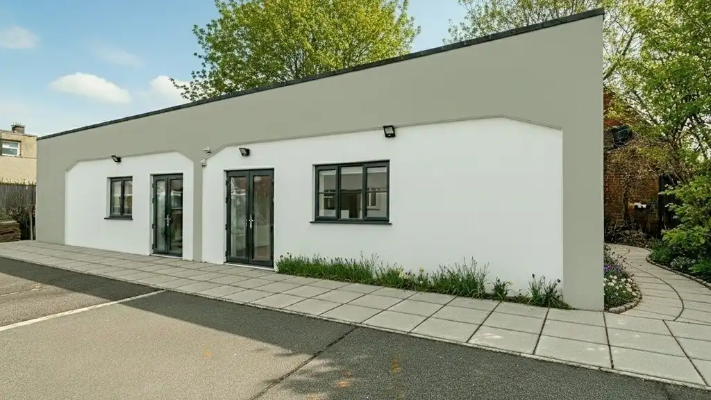 Kantoorrenovatieproject te koop vlakbij klaverblad in Gent foto {{pictureIndex}}