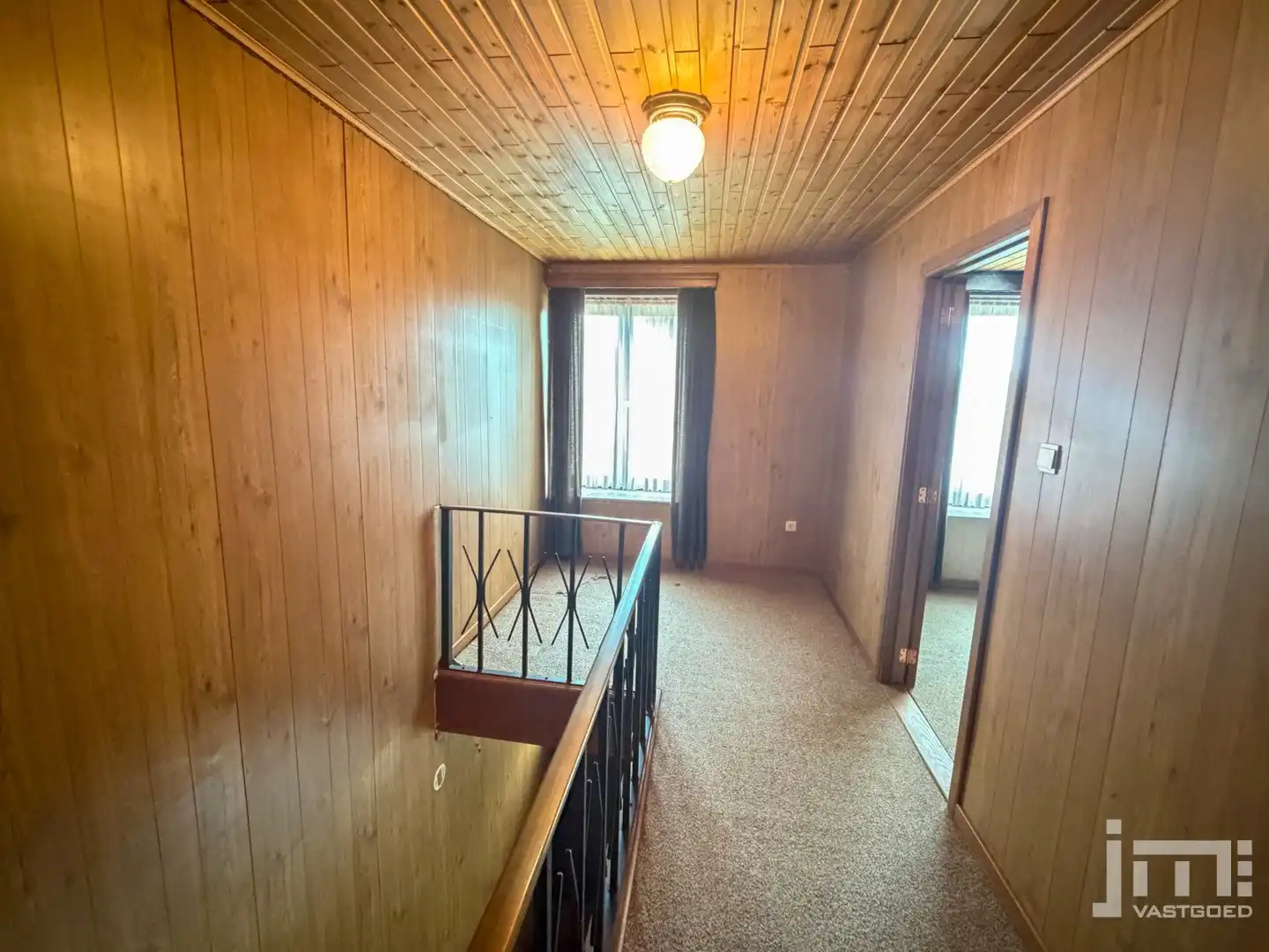 Woning met grote stallen foto 6