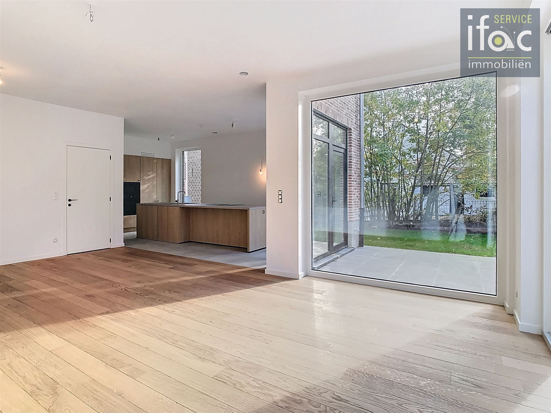 Nieuwbouwwoning met 4 slaapkamers, 2 badkamers en tuin. foto 4