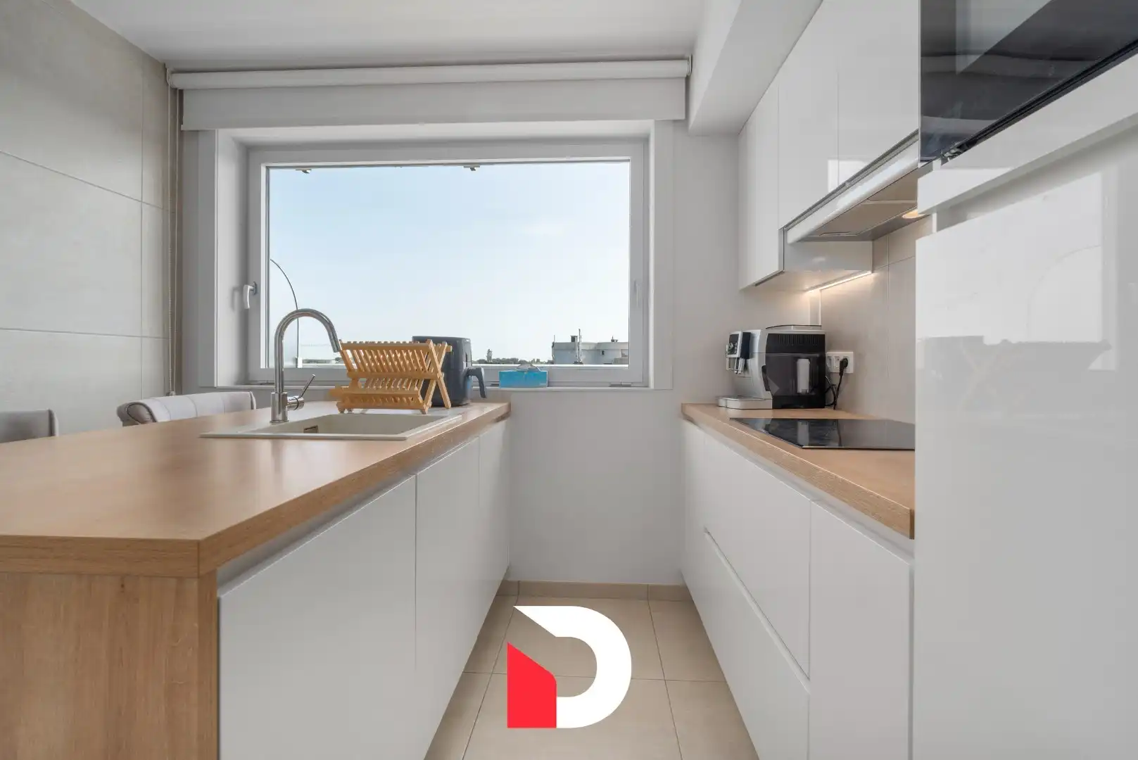 Schitterend gerenoveerd en uiterst aangenaam hoekappartement met 3 slaapkamers op een toplocatie te Sint-Andries (Sint-Baafs). foto 6