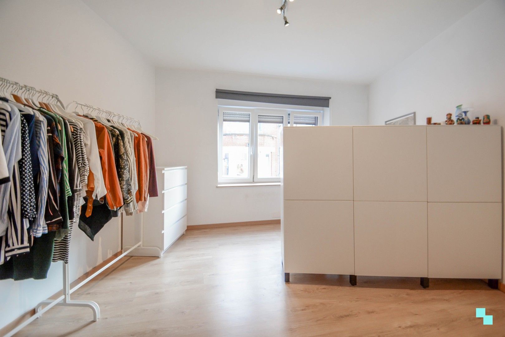 Gesloten bebouwing in hartje Izegem foto 19