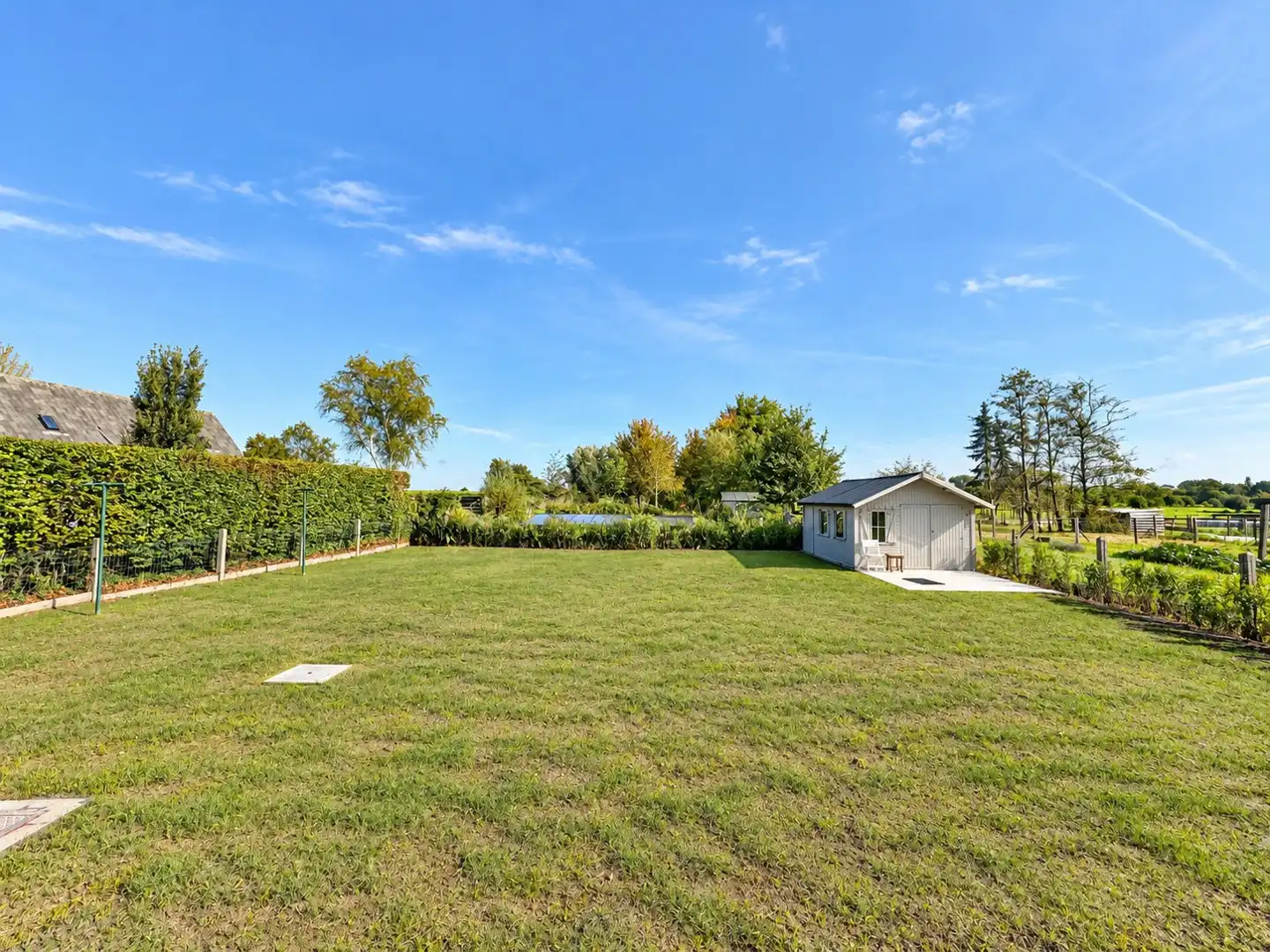 Ruime gezinswoning met 3 slaapkamers,  2 garages en tuin foto 15