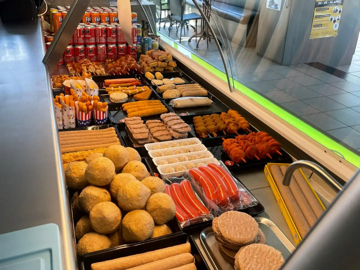 PUUR FRITUUR, uiterst goed gelegen met woonst en parking! foto 6