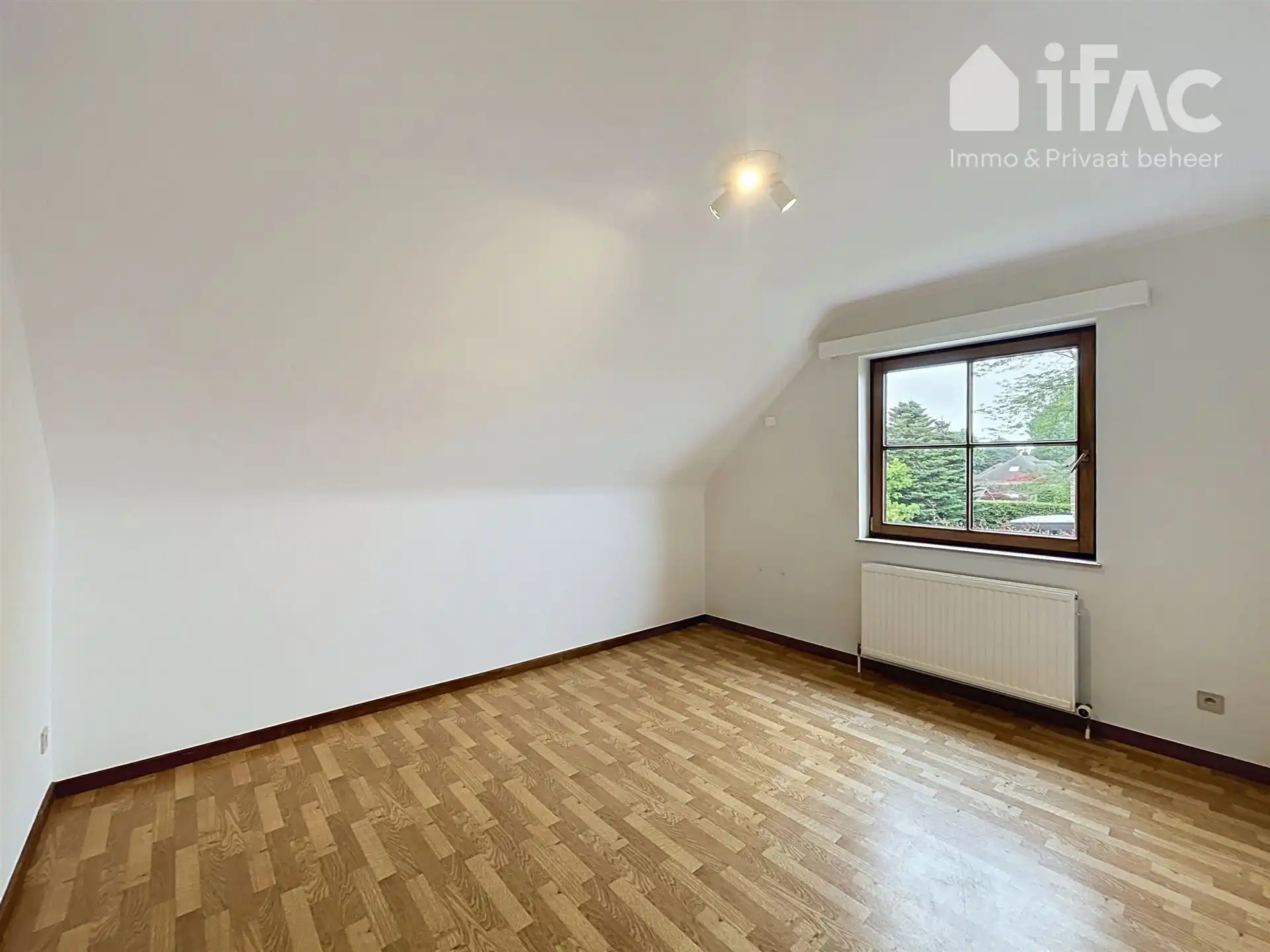 Ruime en gerenoveerde 5-Slaapkamer Villa met Tuin  foto 24