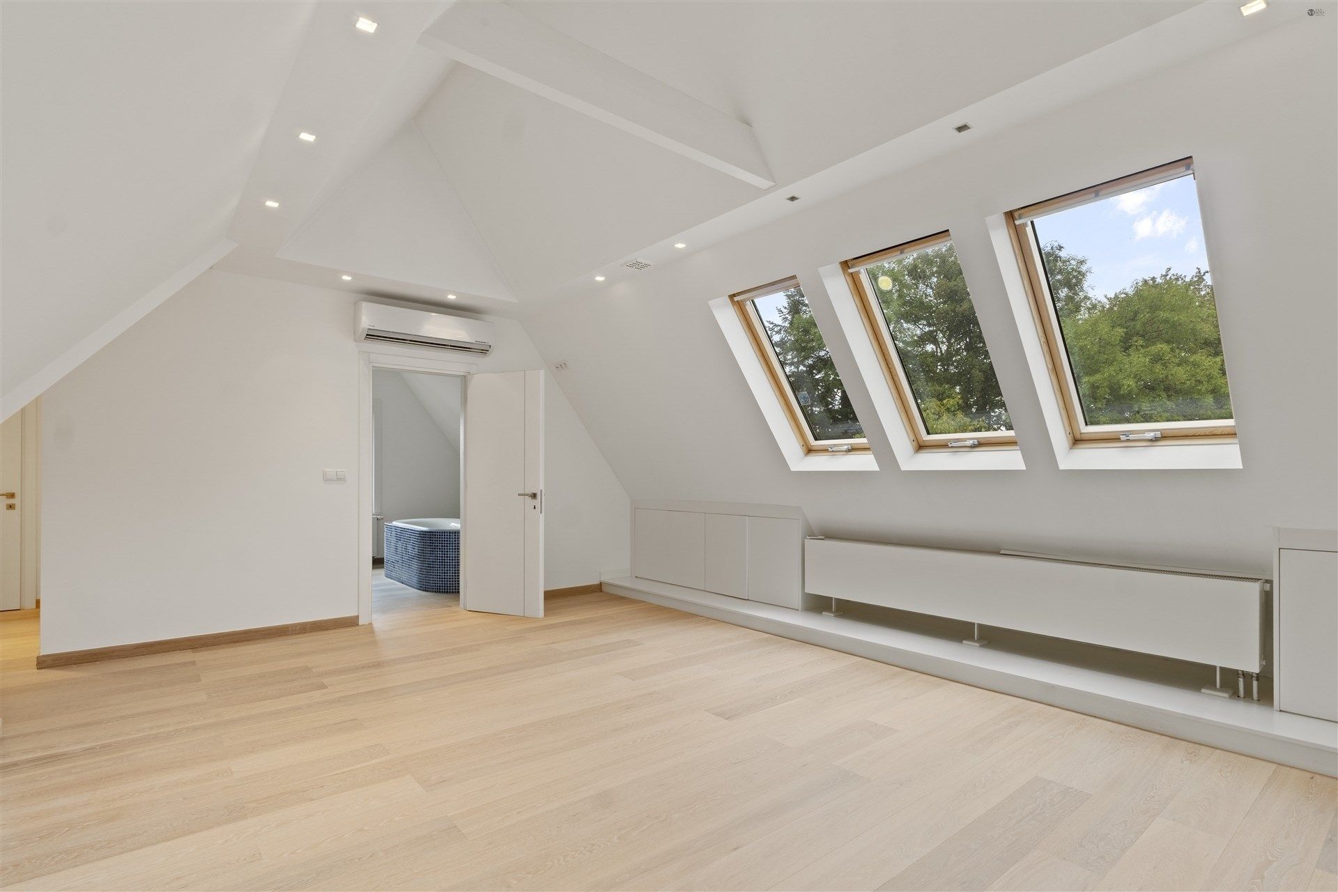 Ruime moderne villa met alle luxe op 5.176m² foto 17