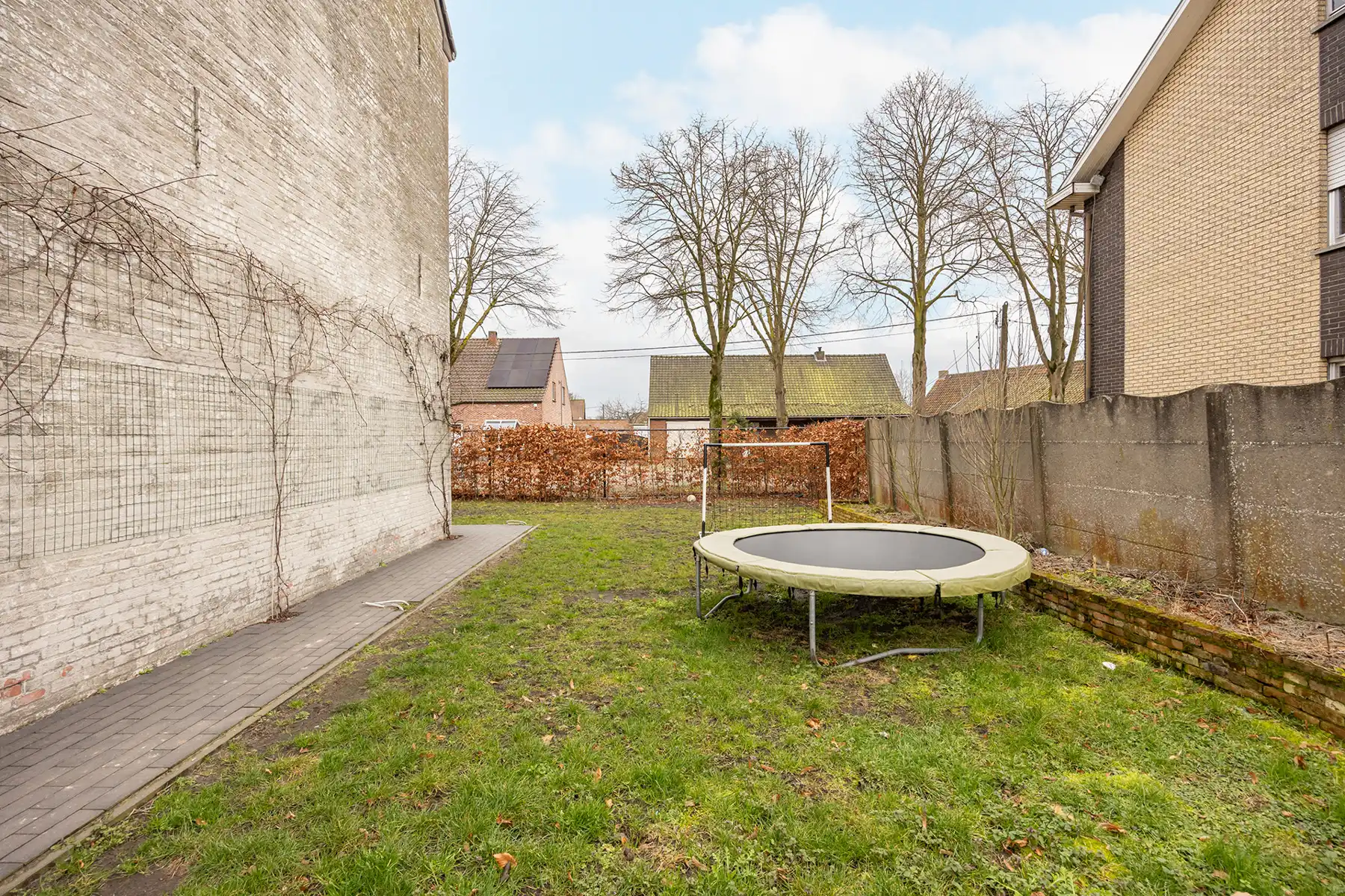 Ruime gezinswoning met tuin en 4 slaapkamers. foto 16