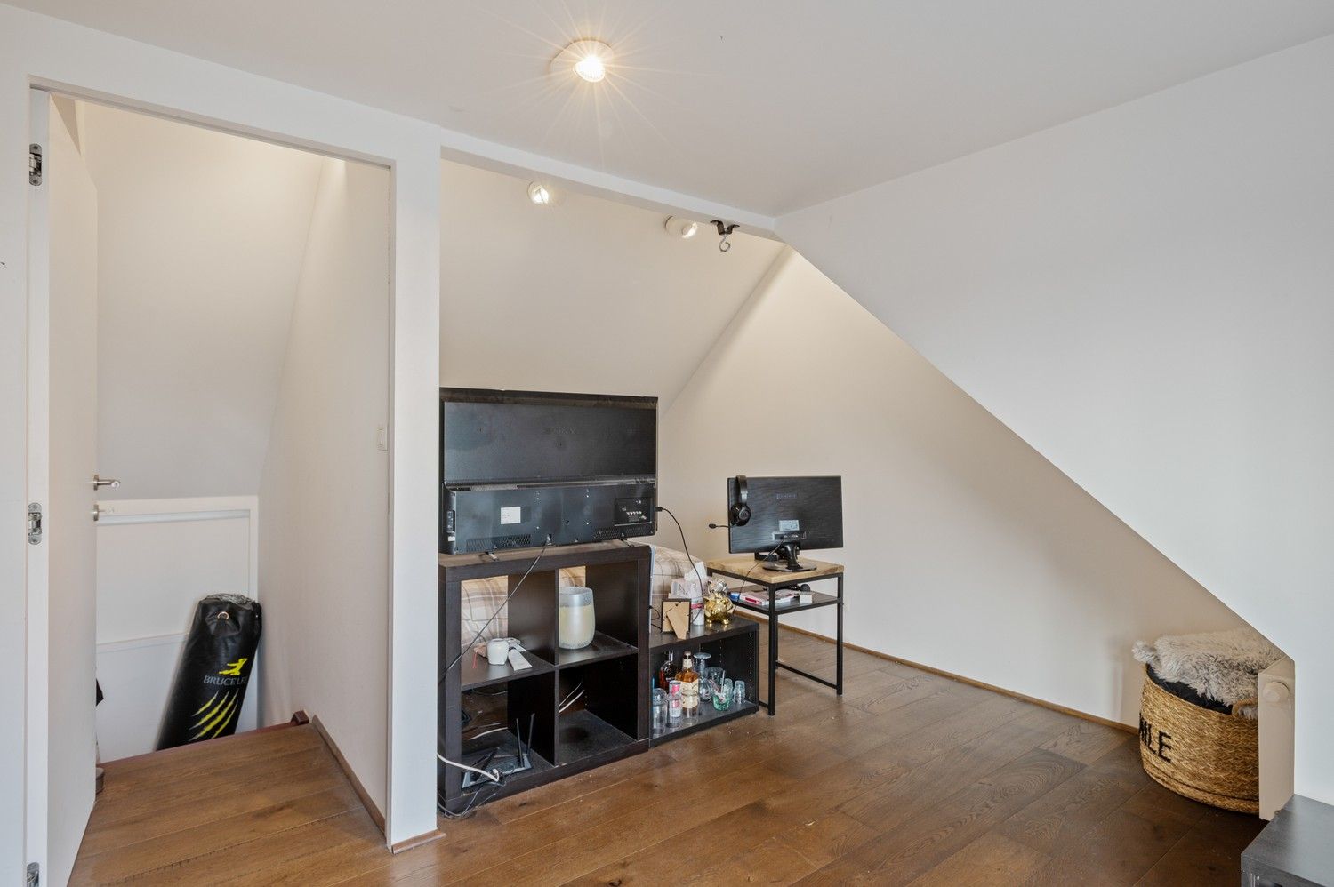 Instapklare woning met 4 slaapkamers, garage en tuin te Berchem! foto 20