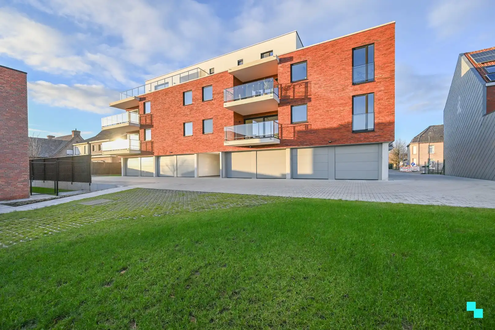 hoekappartement met aangenaam terras foto 7