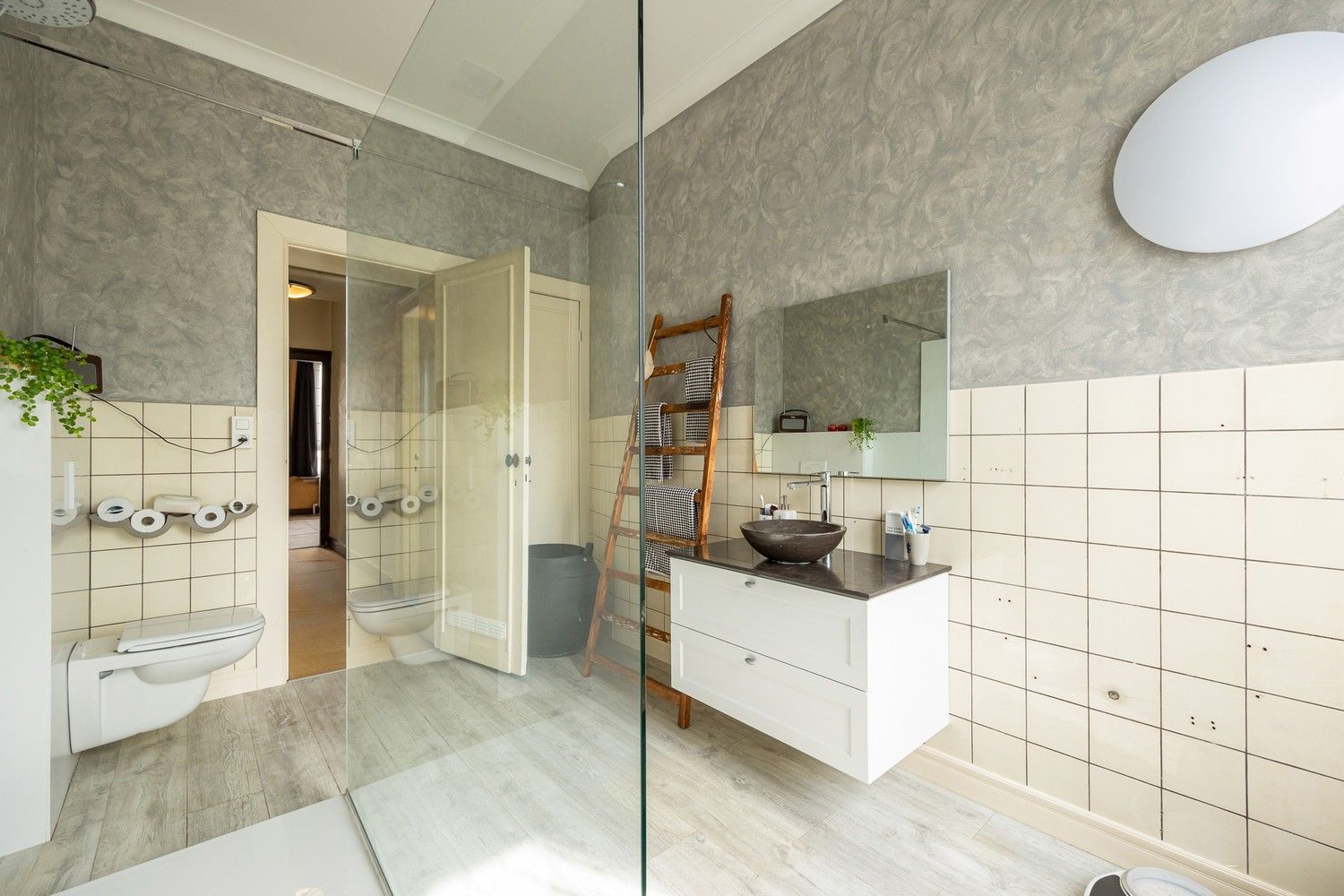 Op te frissen burgerwoning gelegen aan de Zurenborgwijk. foto 16