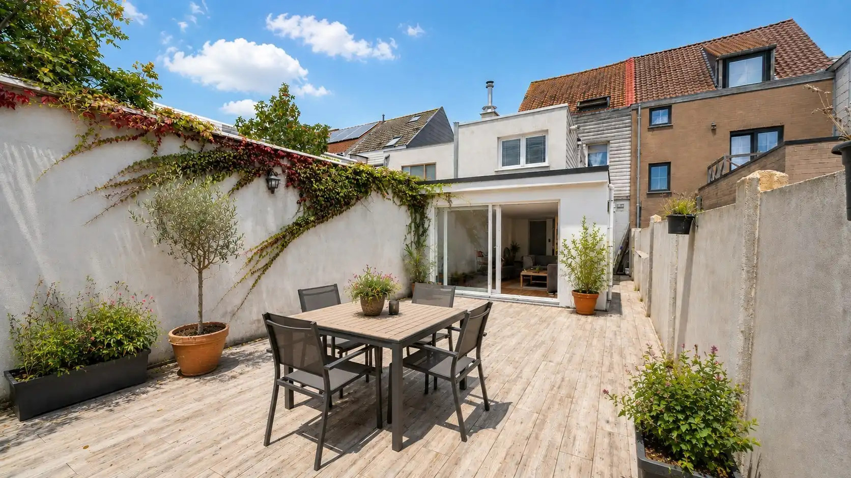 Grote woning met stadstuin te Knokke-Centrum foto {{pictureIndex}}