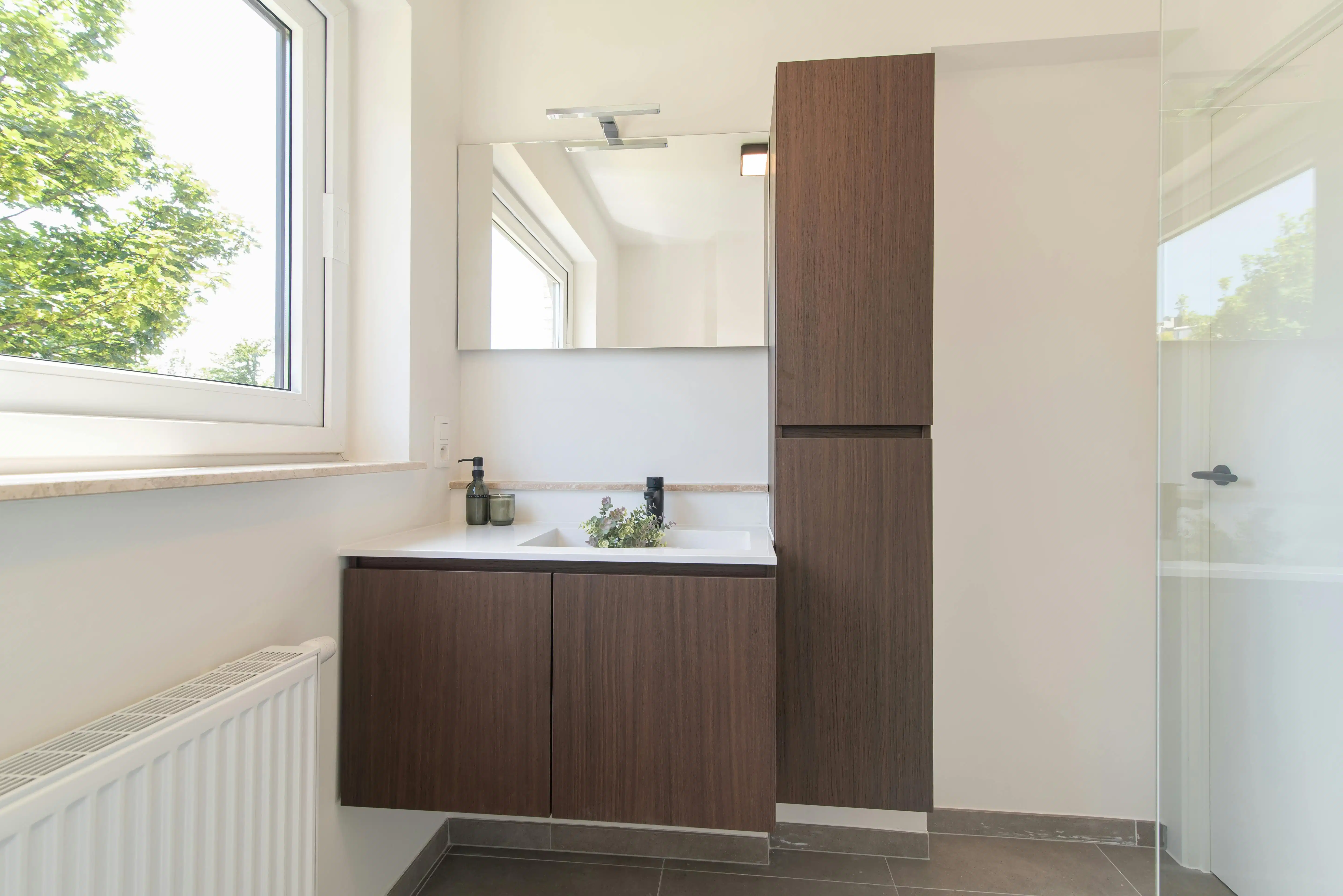 Schitterend gerenoveerd appartement met een prachtig open zicht foto 14
