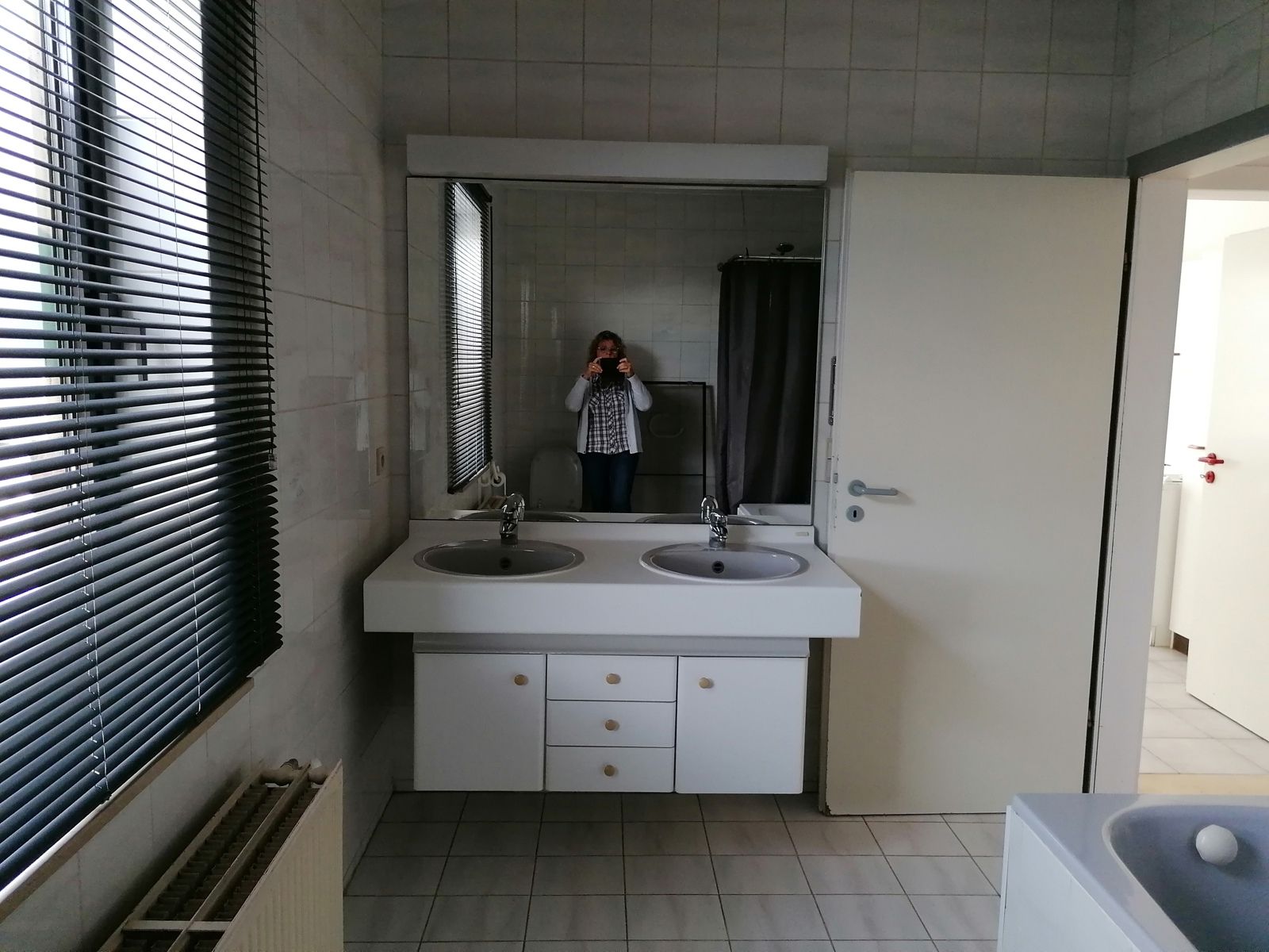 Handelspand met woonst, showroom, loods en bouwgrond foto 23