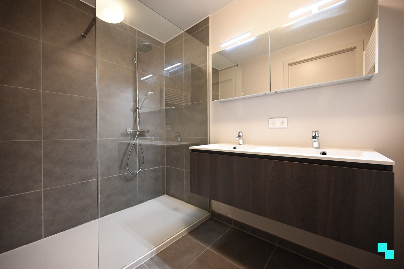 Instapklaar appartement met 2 slaapkamers en zonnig terras foto 16