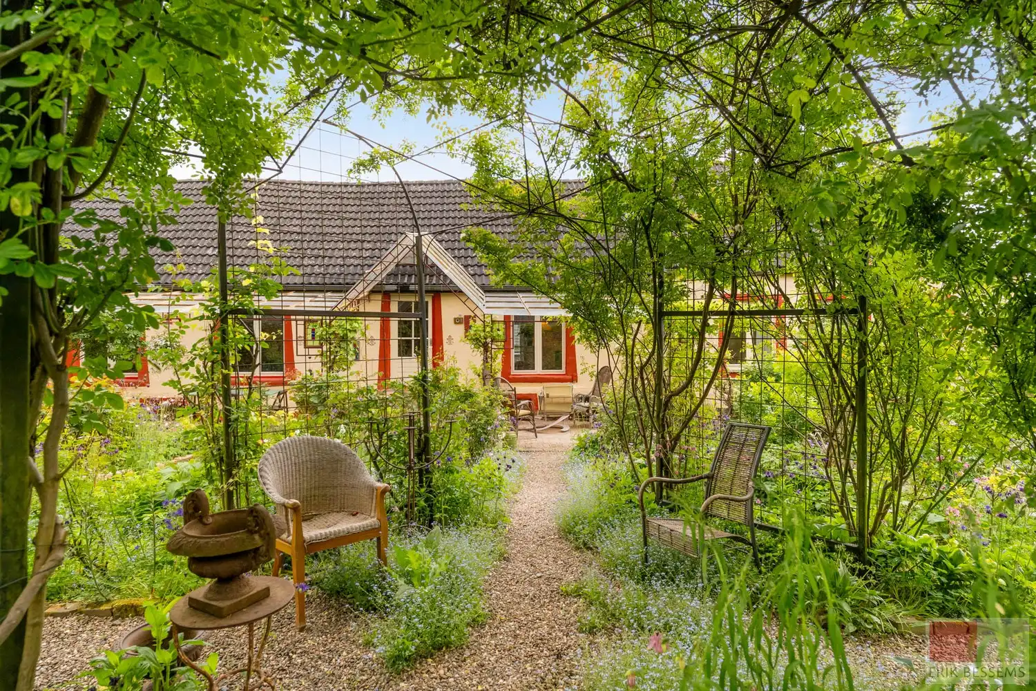 Karaktervolle woning uit 1668, met een bewoonbare oppervlakte van ca. 233 m² op een royaal perceel van 1.837 m² foto 28