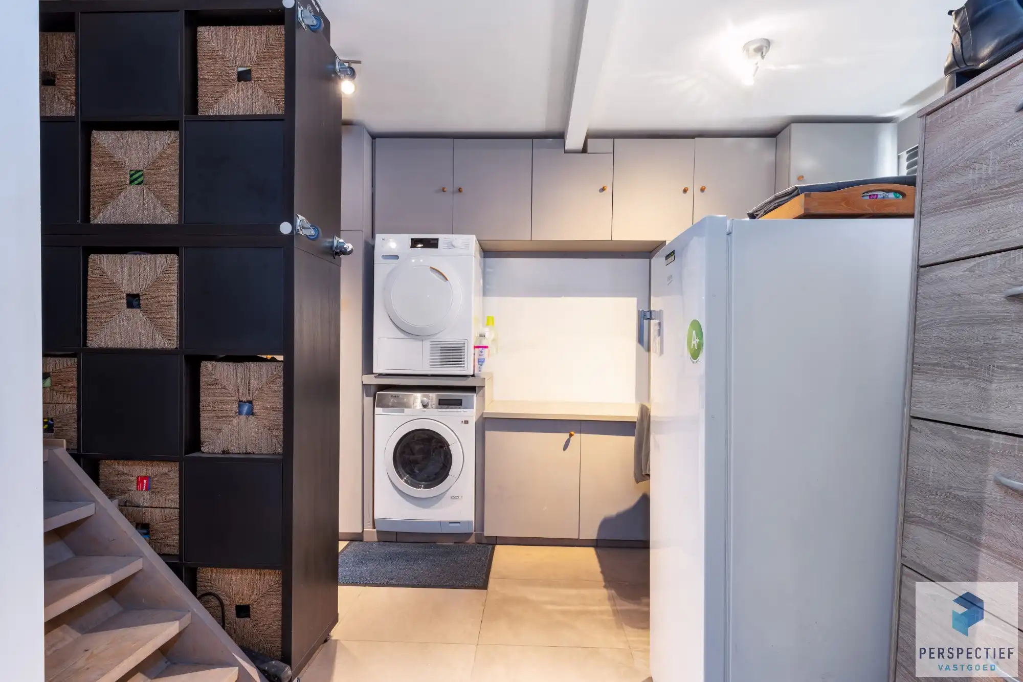 Ruime, instapklare woning met 4 slaapkamers, garage en magazijn op 970 m² foto 19