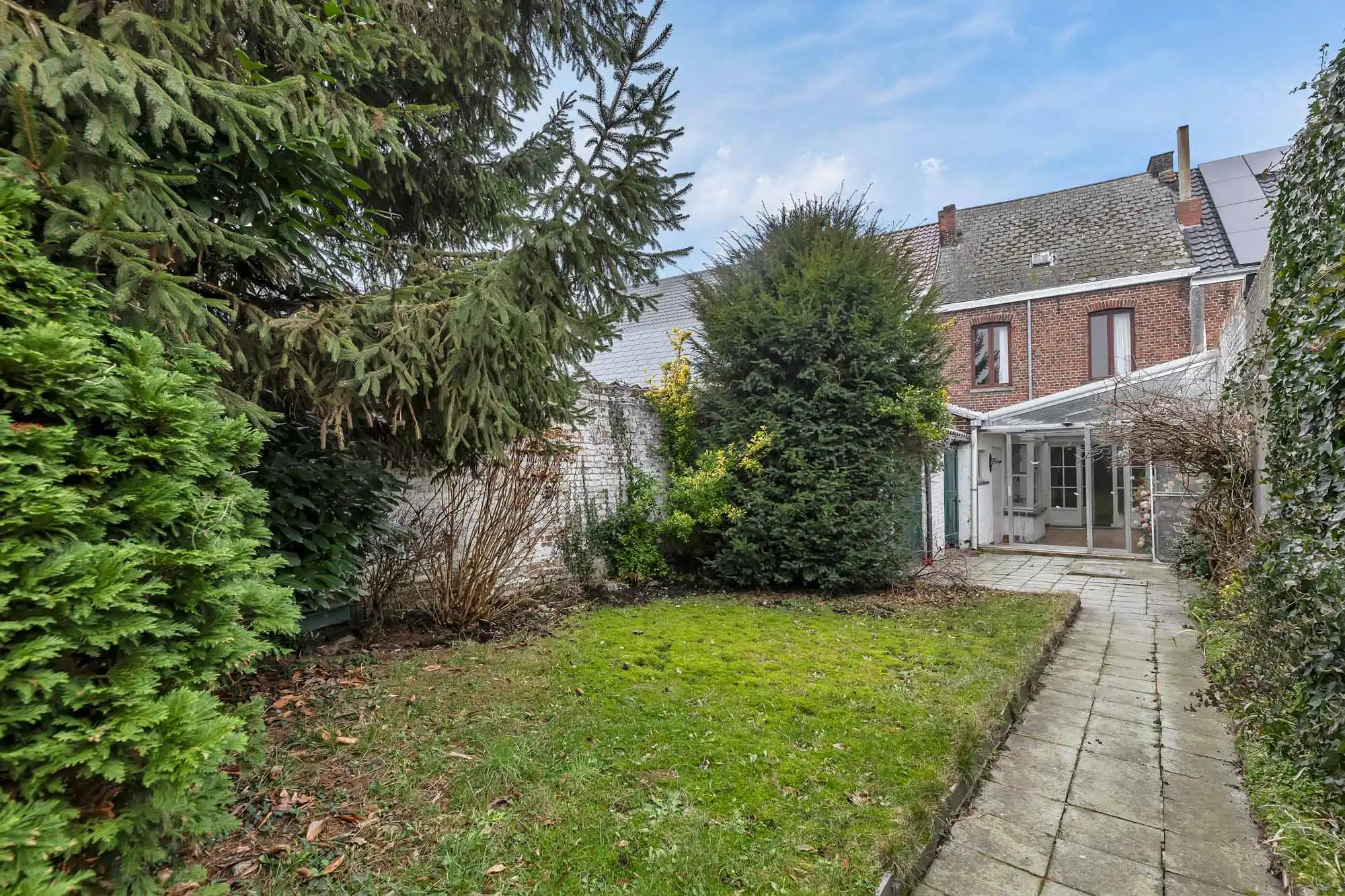 Charmante rijwoning met tuin en garage foto 16