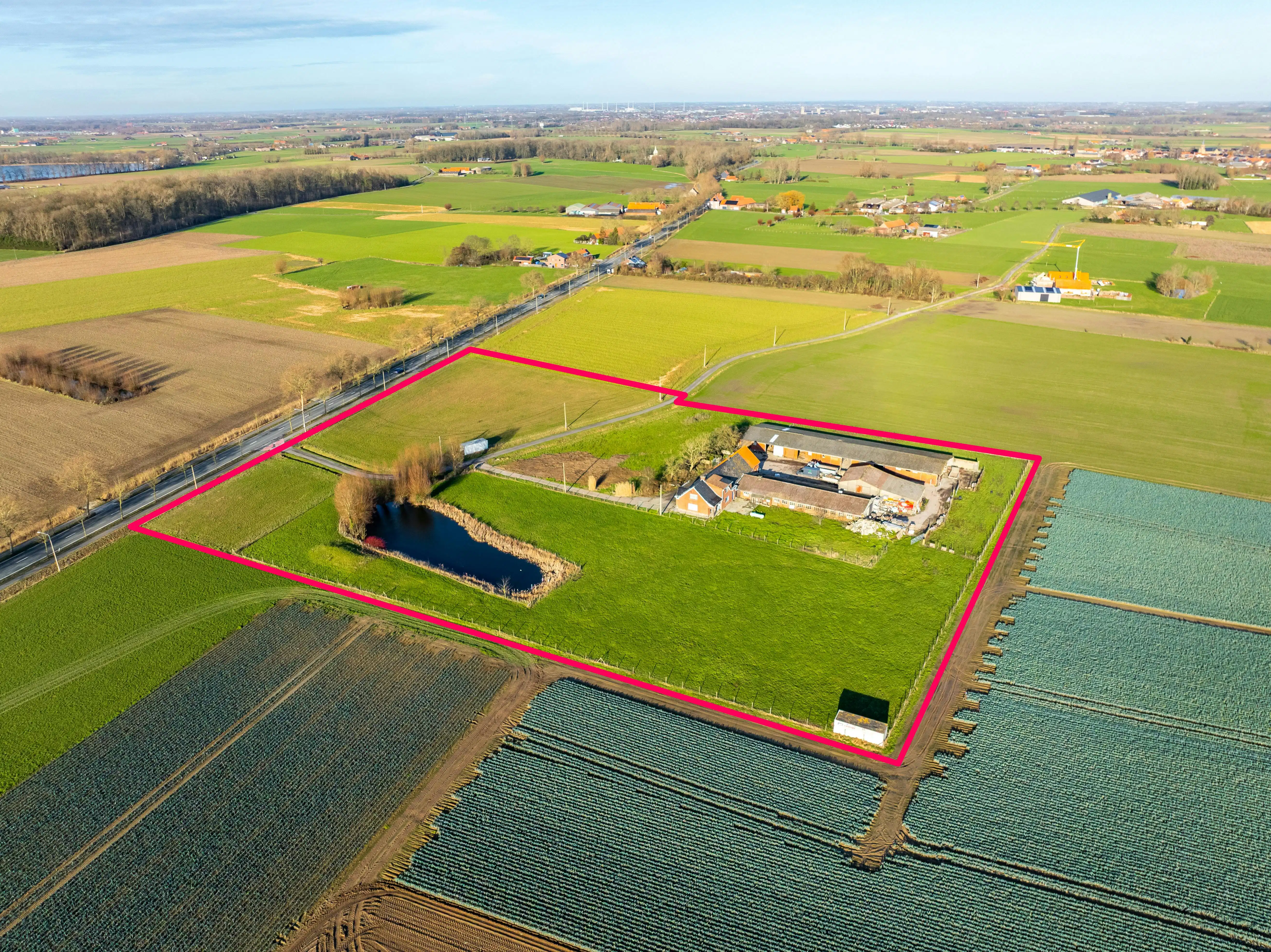 Authentiek te renoveren hoeve met uniek potentieel op bijna 3 hectare in Voormezele  foto 5