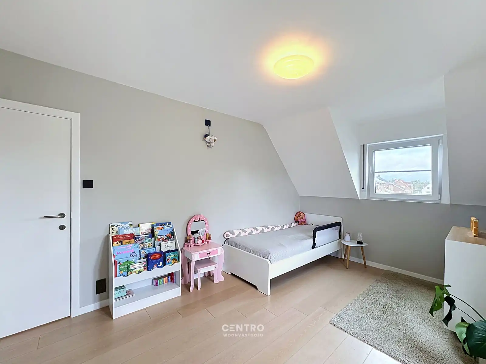 GERENOVEERDE VILLA  met 5 slpks, opslagruimte en ZUIDgerichte tuin! foto 19