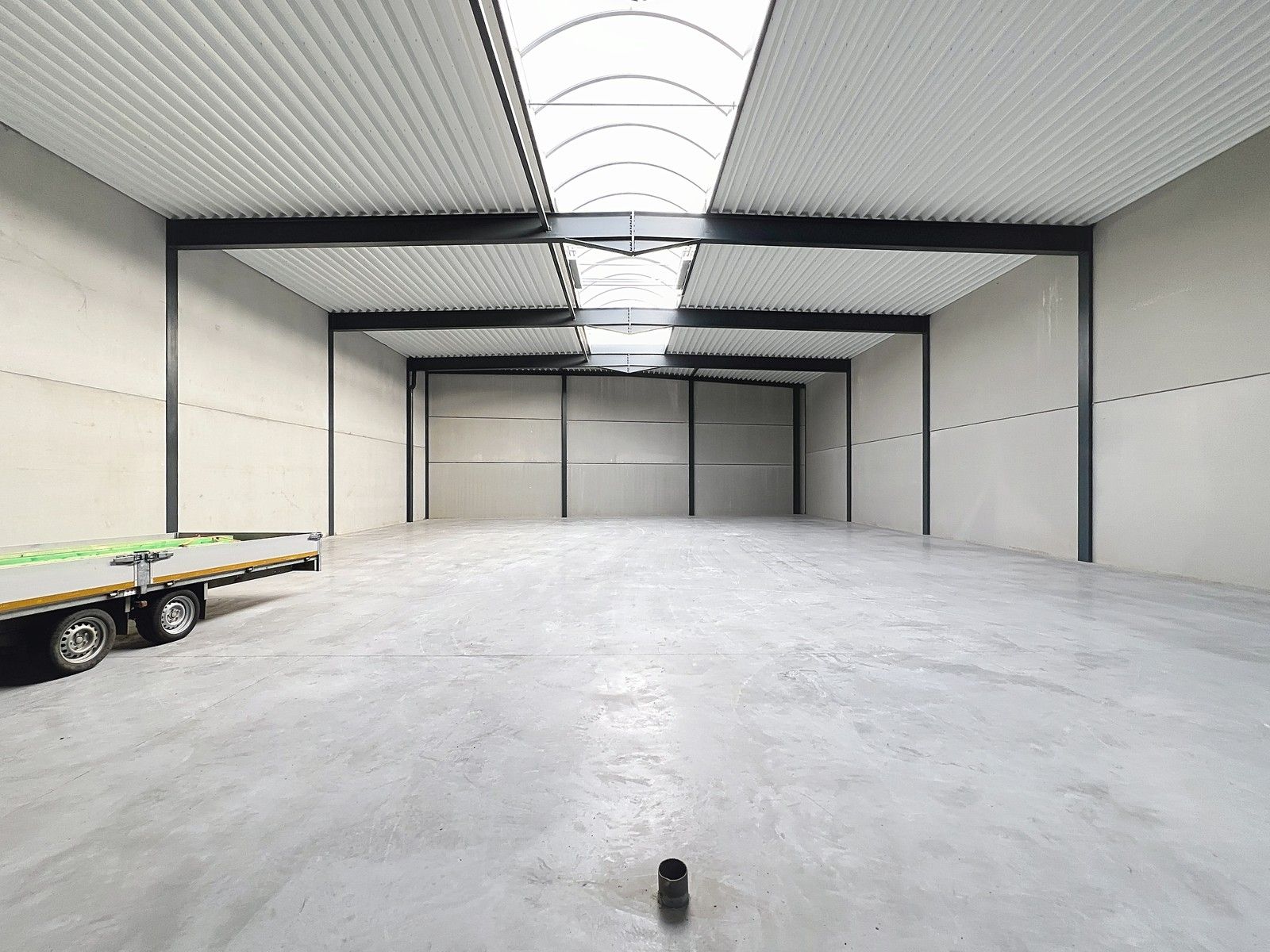Nieuwbouw KMO-unit (457m²) met 2 hoge sectionaalpoorten en 3 private parkeerplaatsen op "Clarysse Business Park" te PITTEM! foto 7