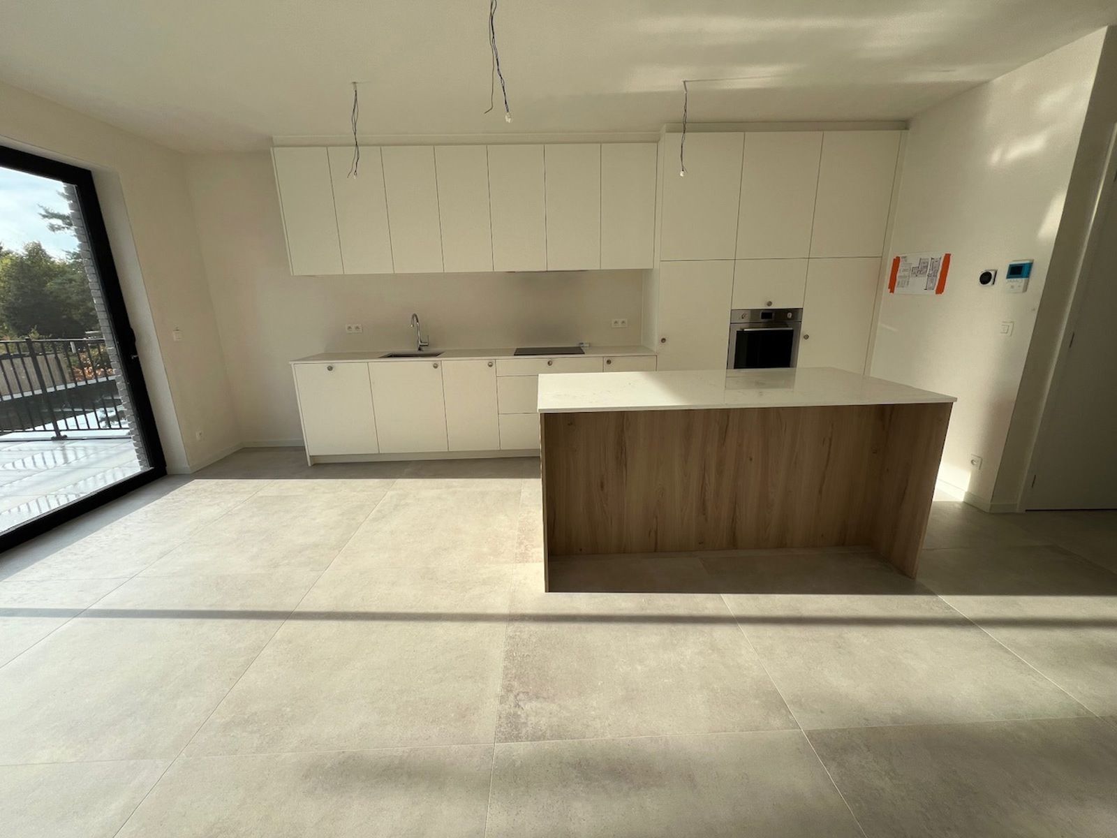 6% BTW - Duplex met 2 slpk, terras en bovengrondse parking foto 2