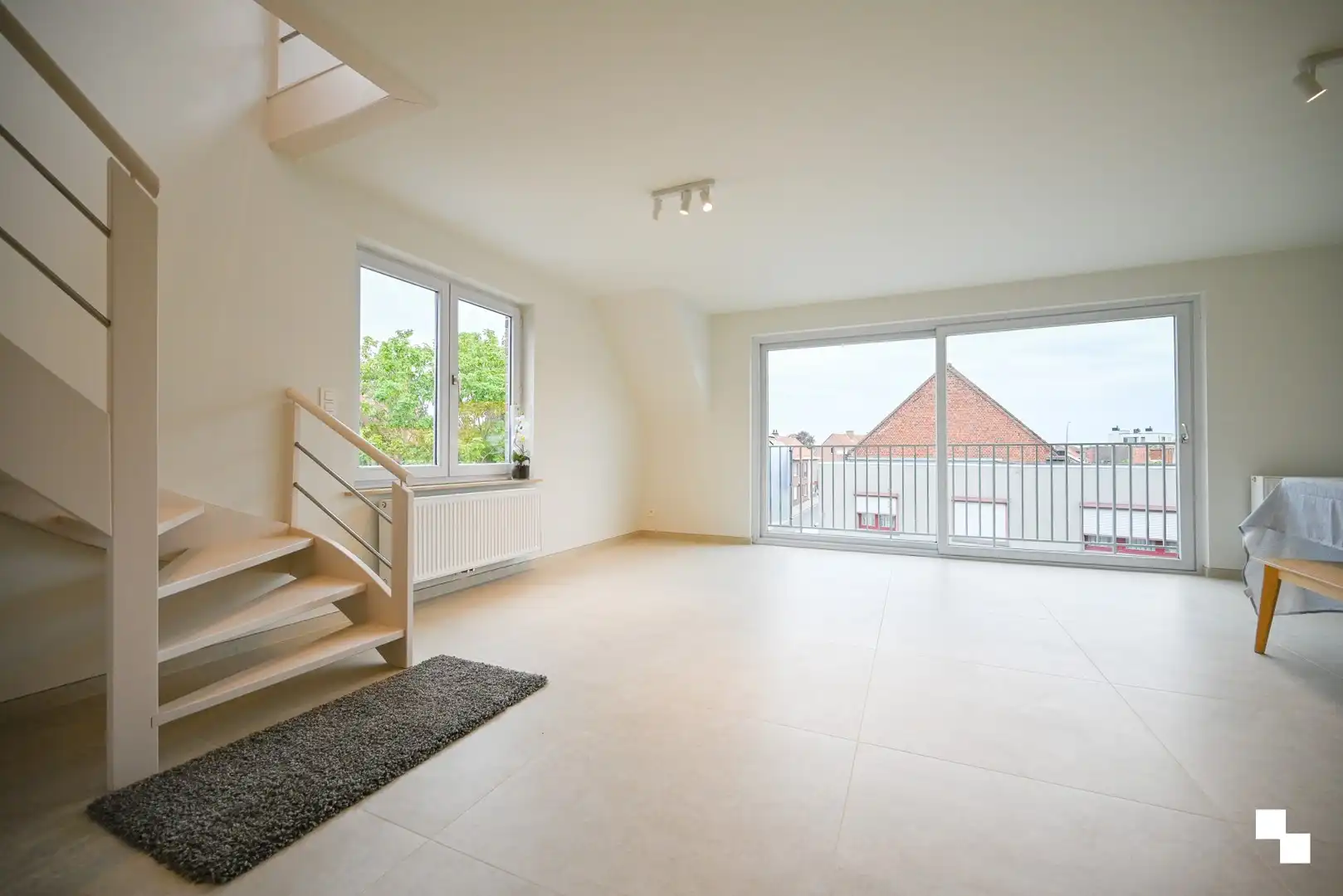 Stijlvol en energiezuinig gerenoveerd duplexappartement in kleinschalige residentie te Emelgem, Izegem foto 9