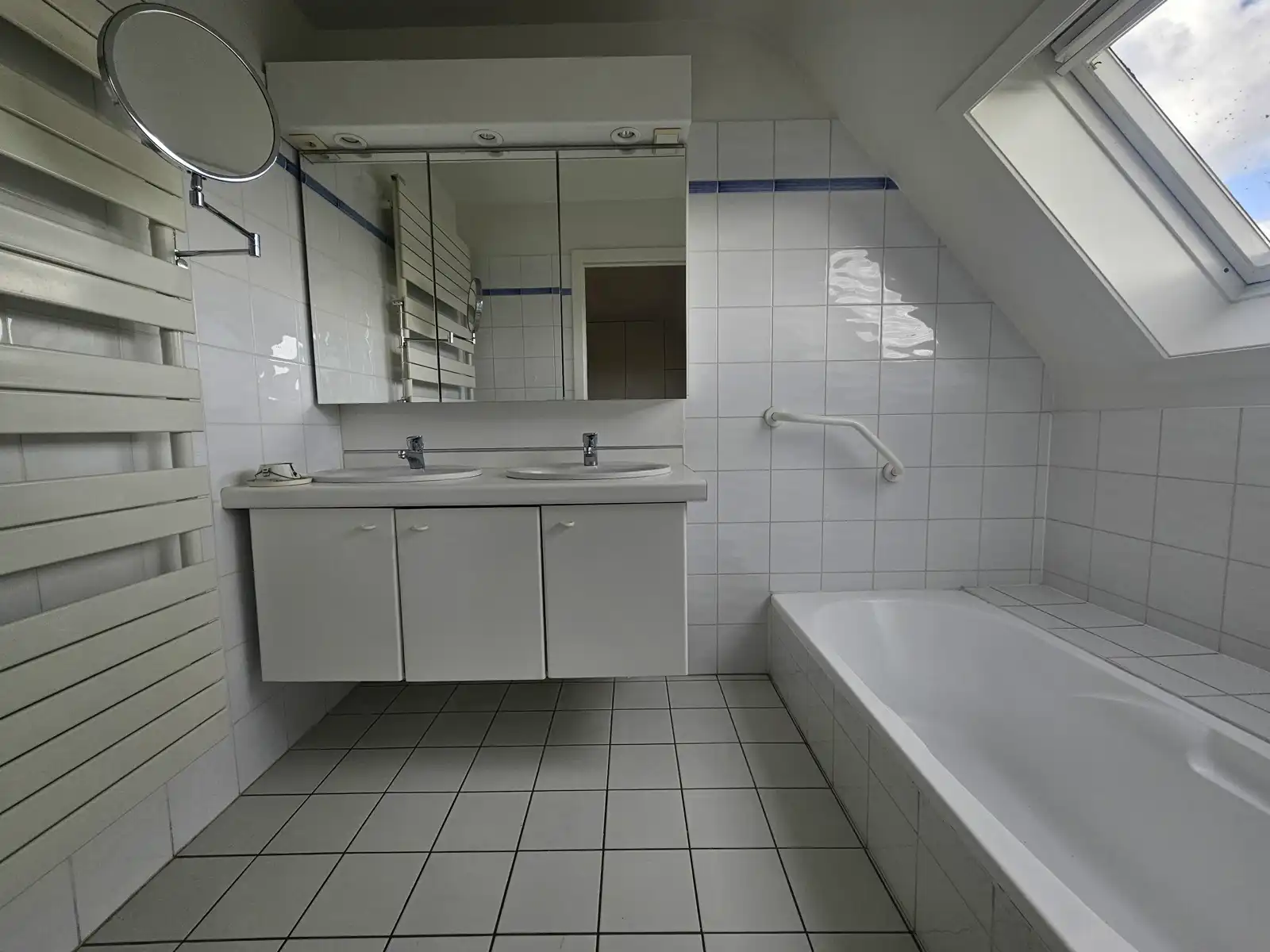 Lichtrijk duplex appartement met 2 slaapkamers en dubbele garage! foto 24