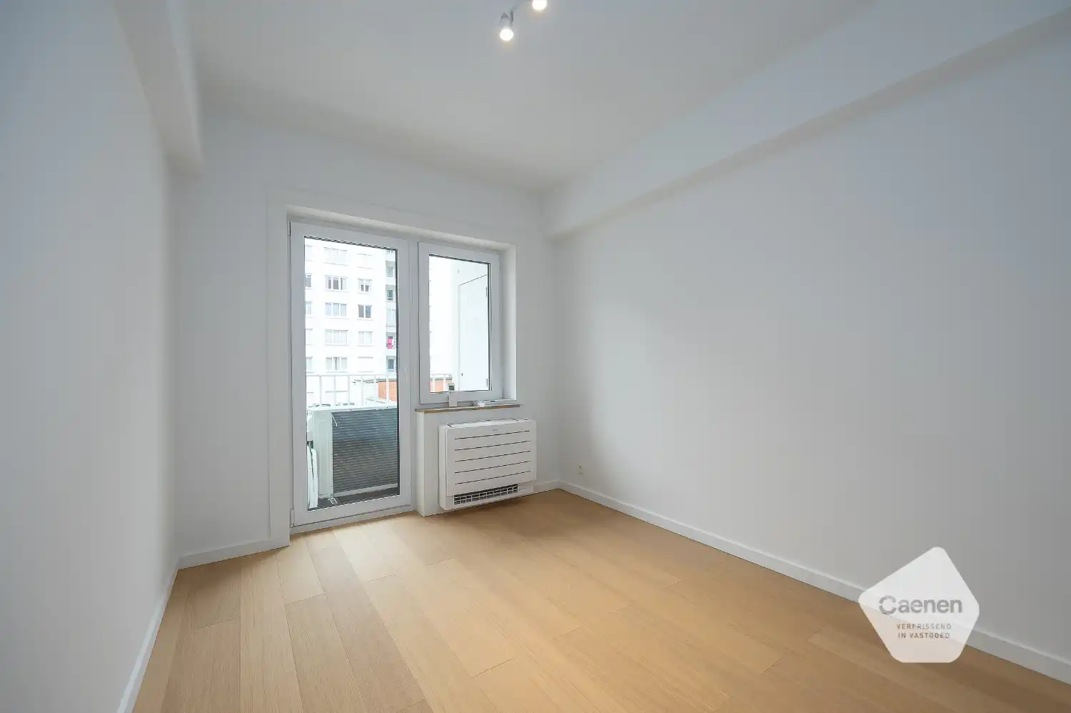 Gerenoveerd twee slaapkamer appartement in centrum Oostende! foto 16