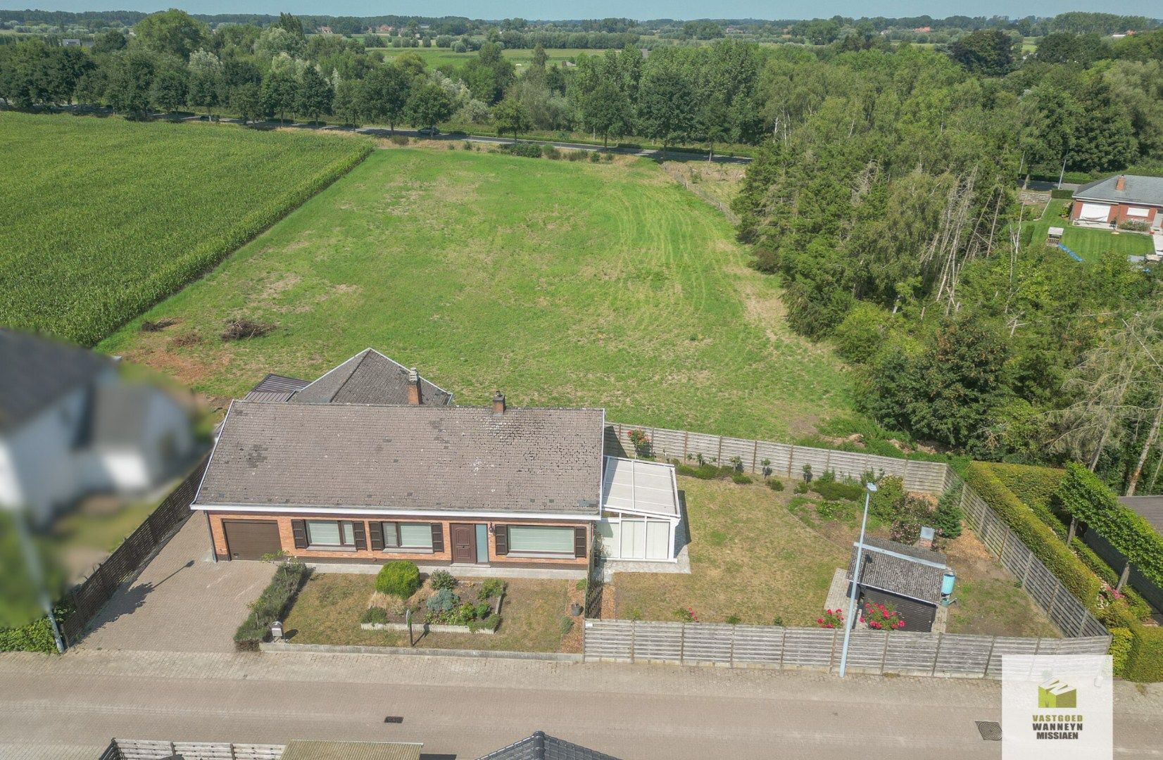Vrijstaande gelijkvloerse woning met vergezicht nabij de Vaart te Beernem foto 2