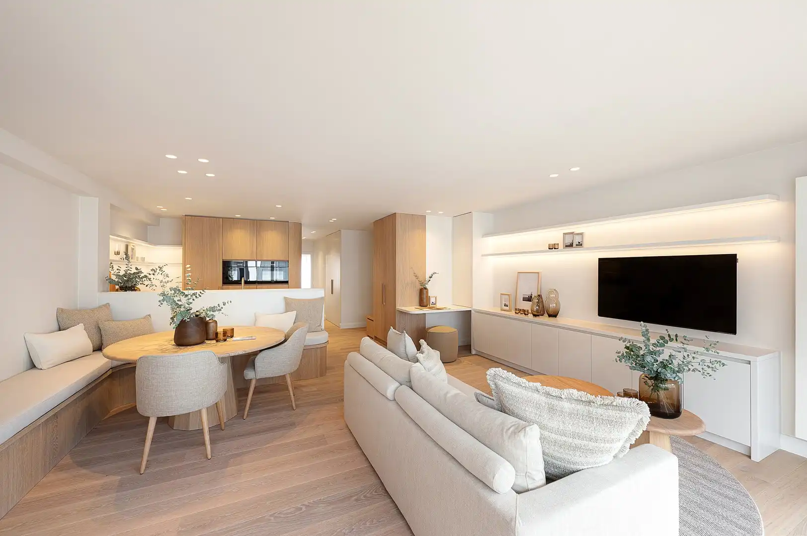 Gerenoveerd appartement met 3 slaapkamers en zijdelings zeezicht. foto 8