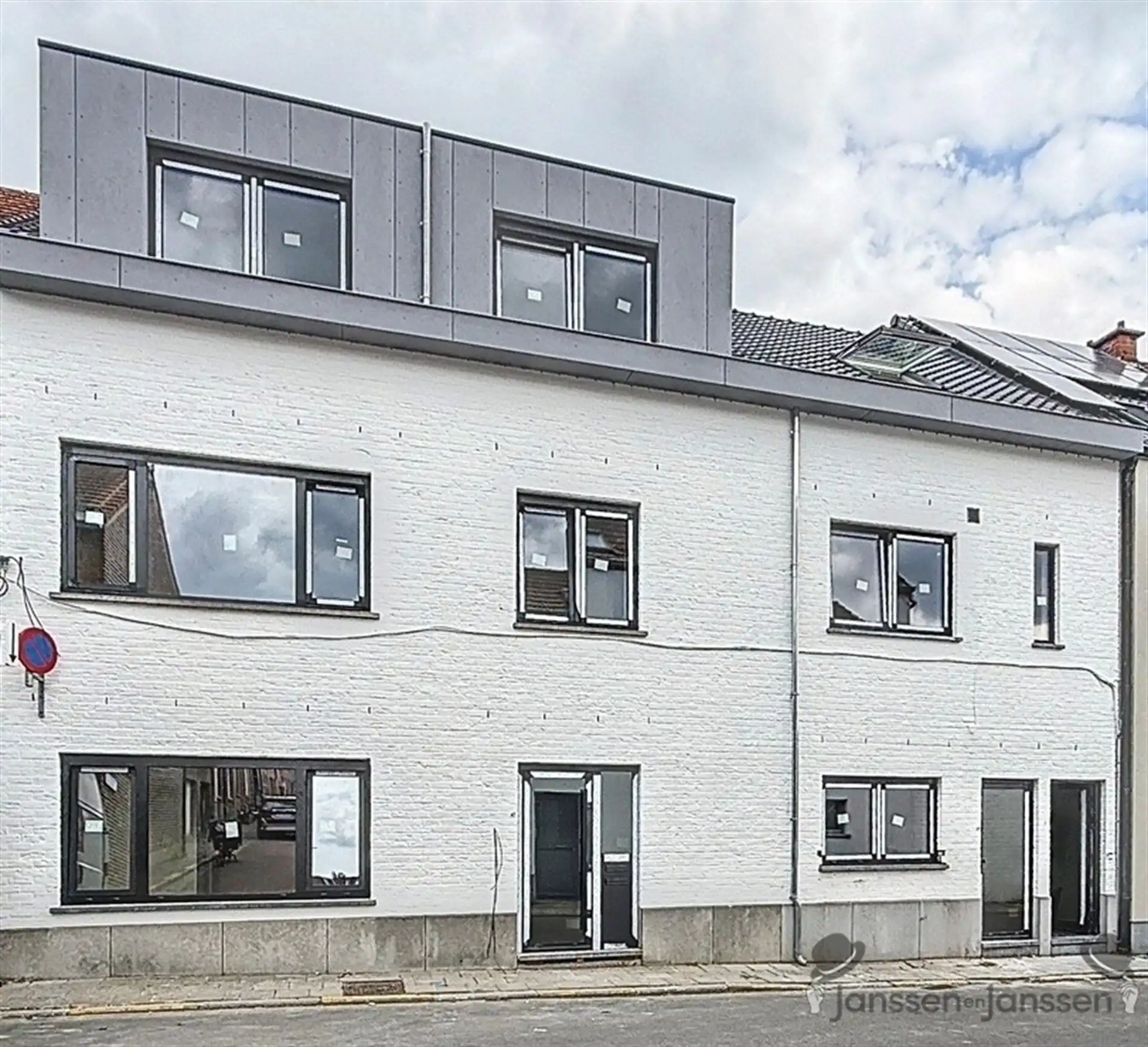 Luxe studentenkamer met eigen sanitair foto {{pictureIndex}}