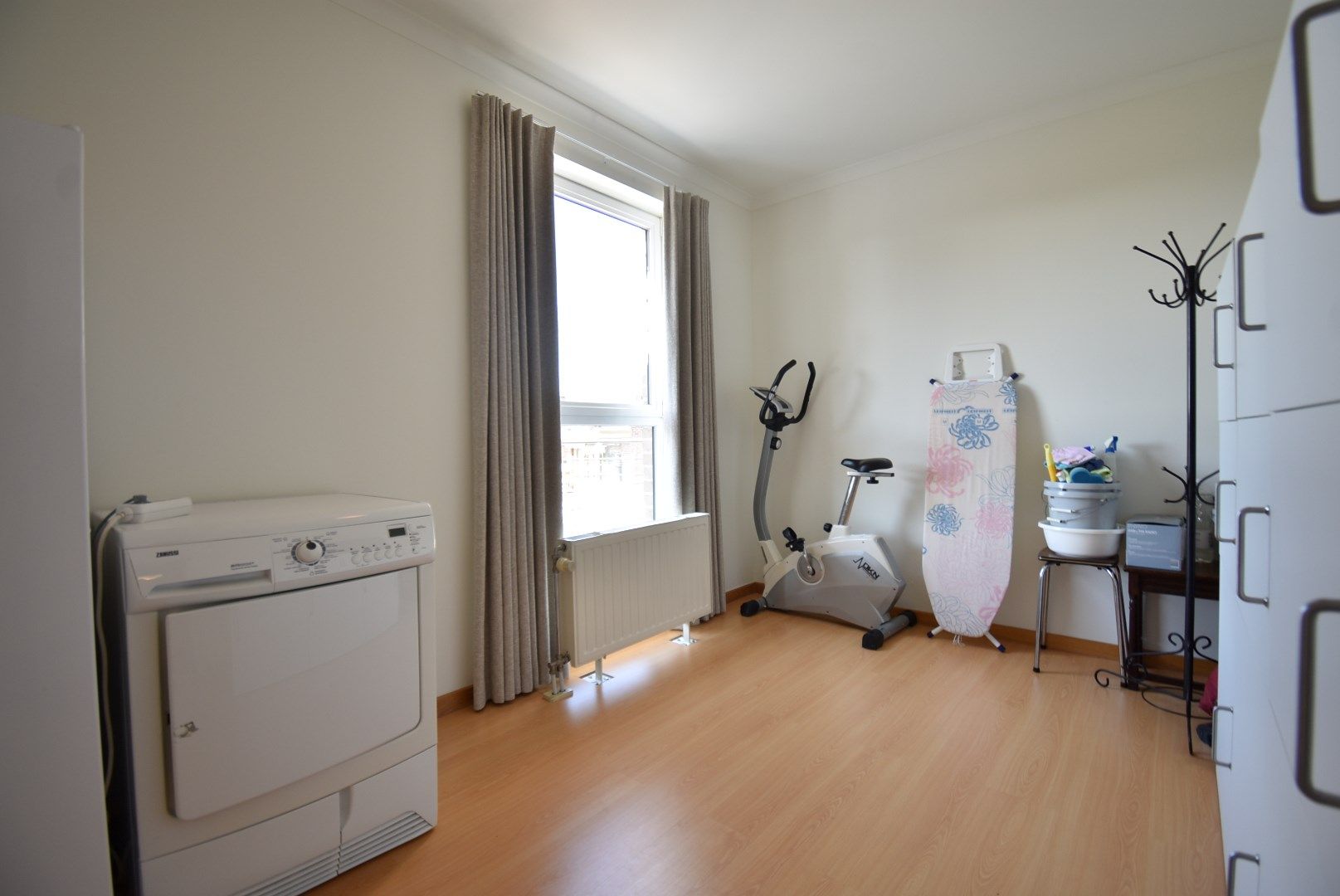 Degelijk 2-slaapkamer appartement met autostandplaats + in hartje Bilzen foto 28
