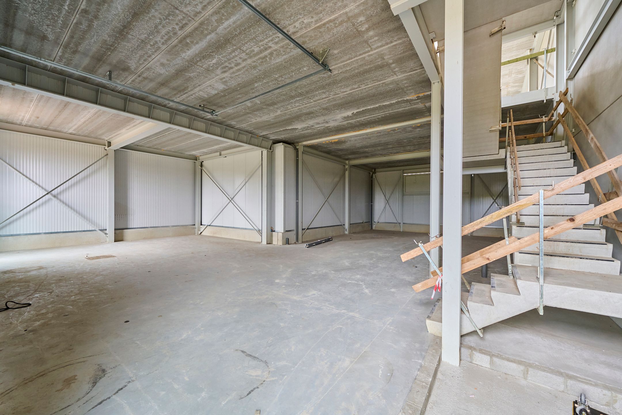 TE KOOP GENK: KMO-unit | kantoren | woonst - Kompellaan foto 12