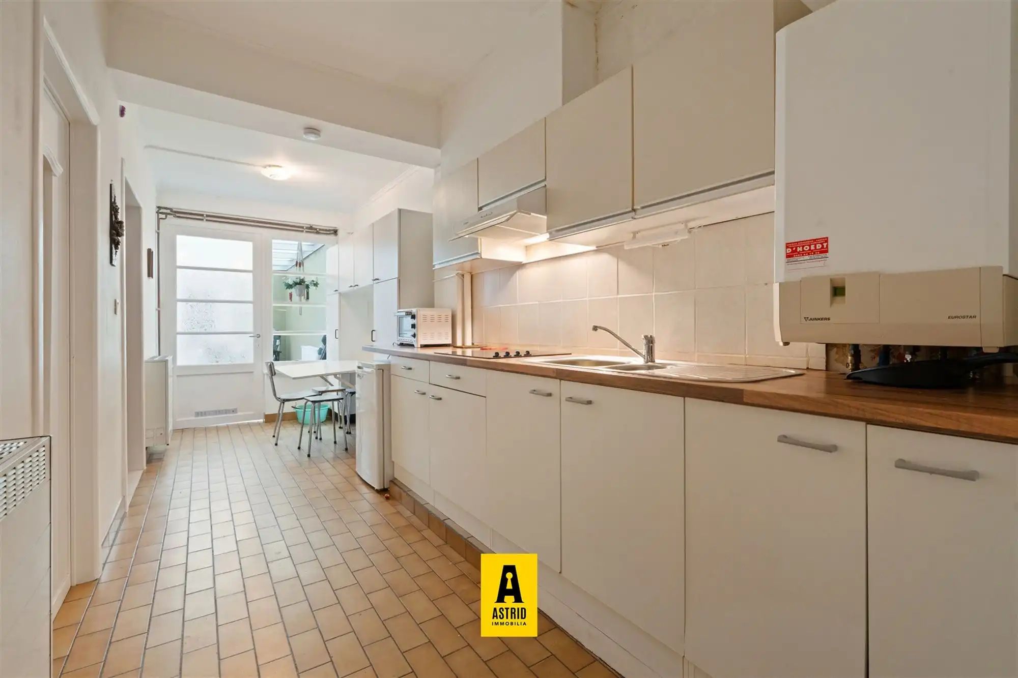  Ruime rijwoning met 5 slaapkamers en tweewoonst-indeling op topligging in Bredene foto 11