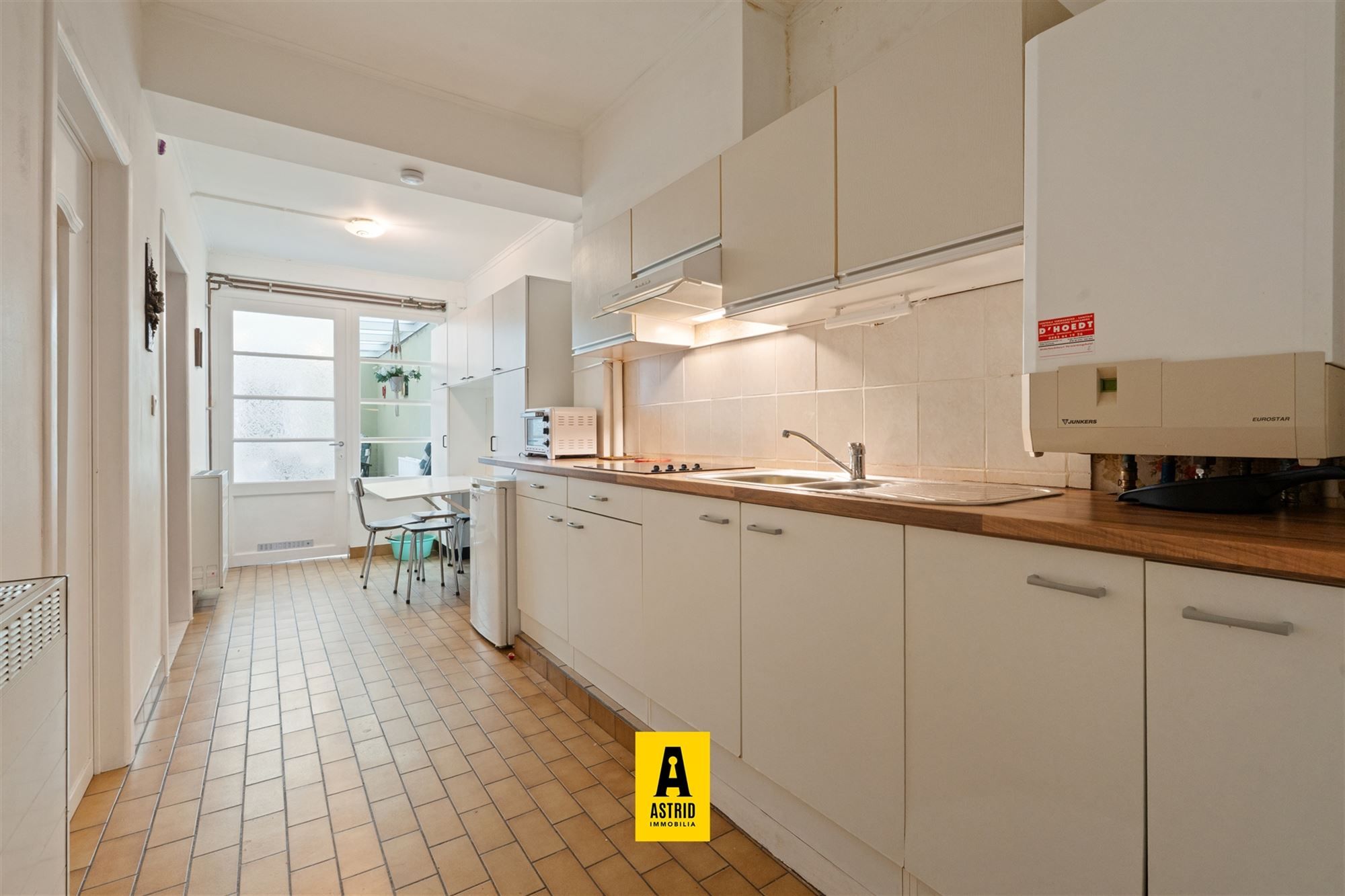  Ruime rijwoning met 5 slaapkamers en tweewoonst-indeling op topligging in Bredene foto 11