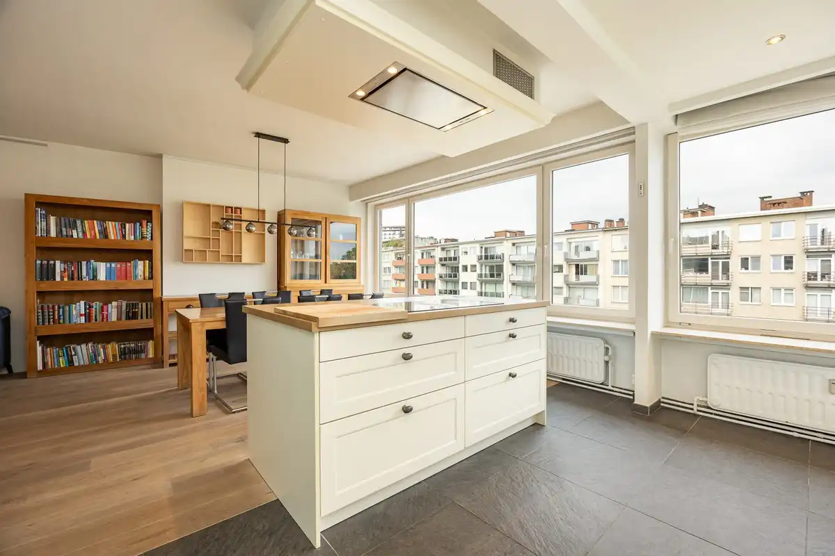 Zeer ruim en lichtrijk appartement te koop foto 9