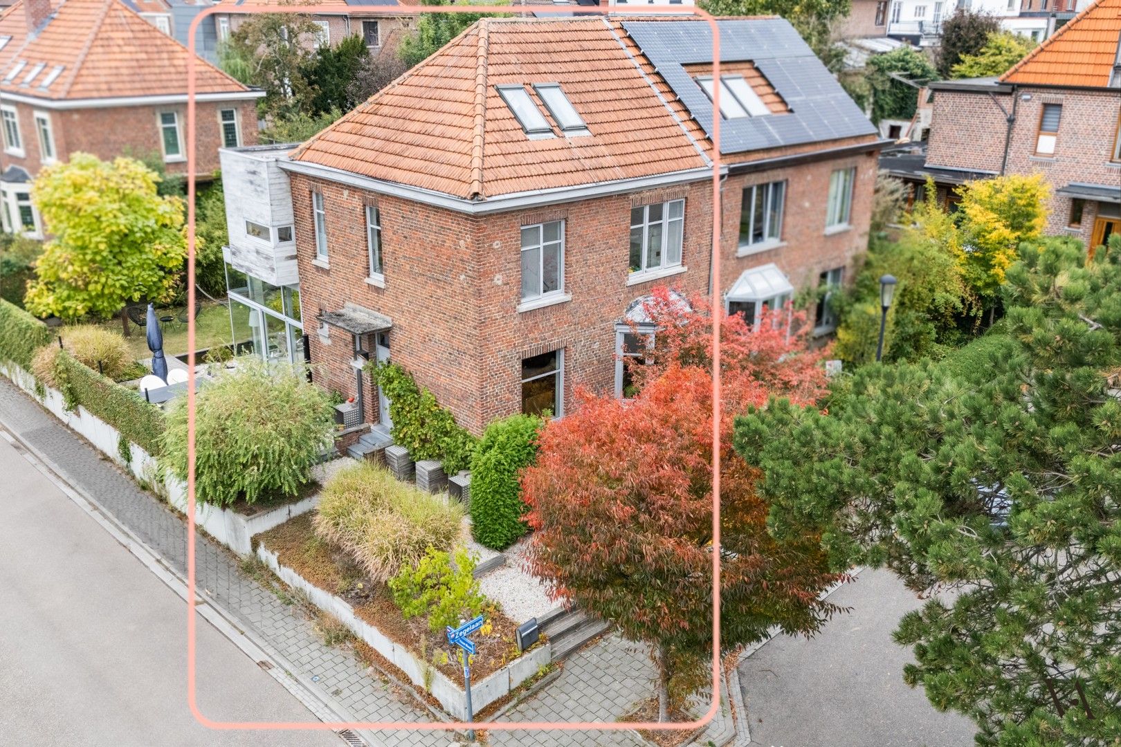 Charmante hoekwoning in de populaire Matadi-wijk foto {{pictureIndex}}