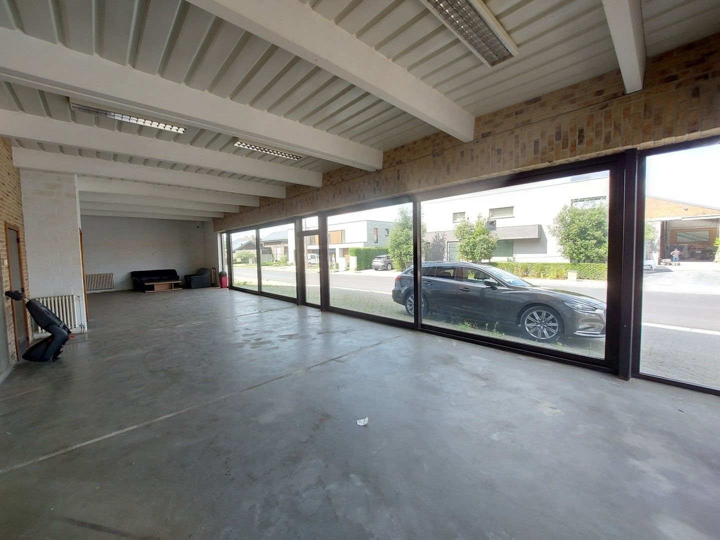 OPSLAG - SHOWROOM - WERKPLAATS / PARKING / APPARTEMENT foto 3