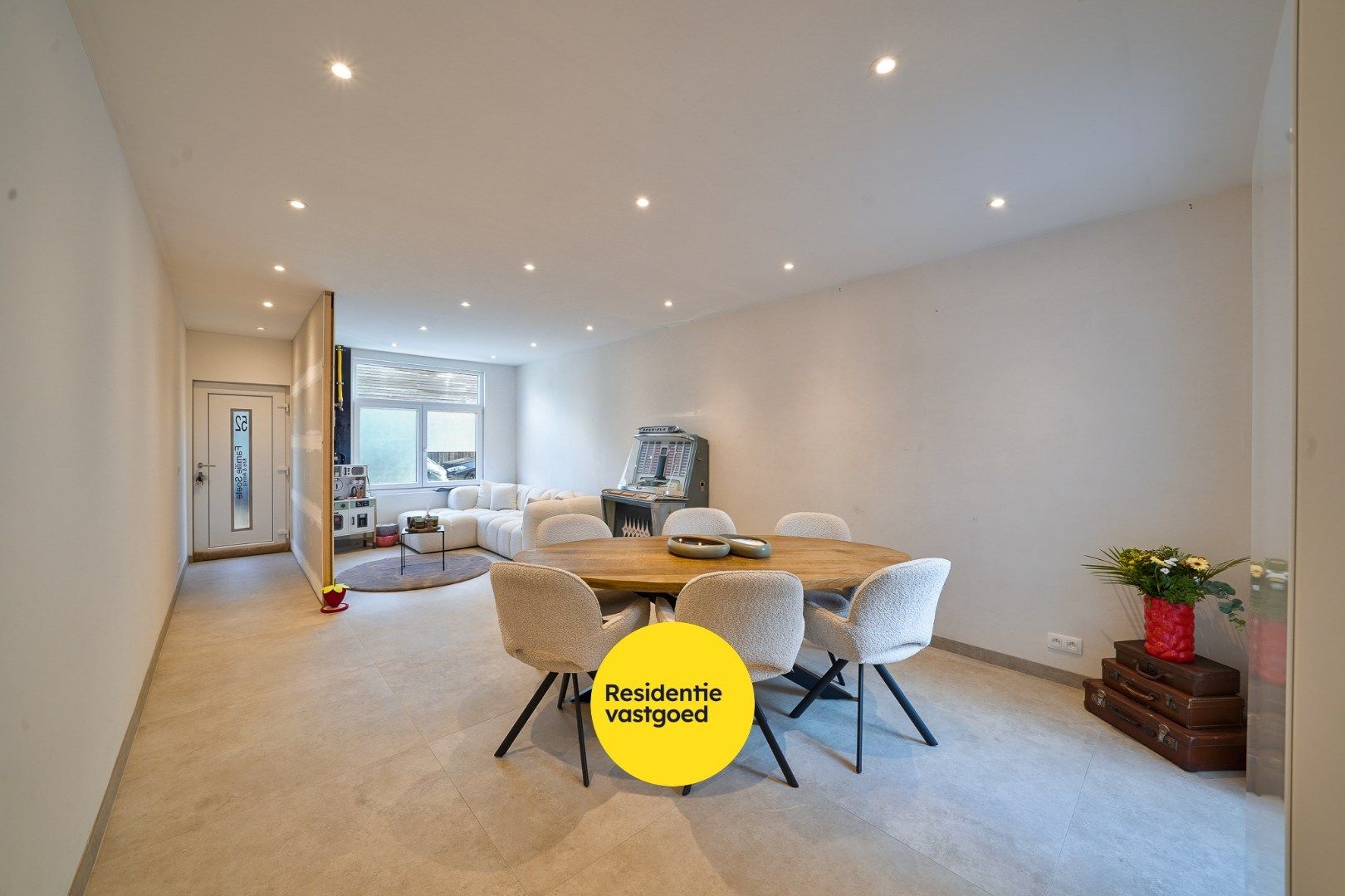 Stijlvol gerenoveerde gezinswoning met karaktervolle gevel in het hart van Mariakerke (Oostende) foto 6