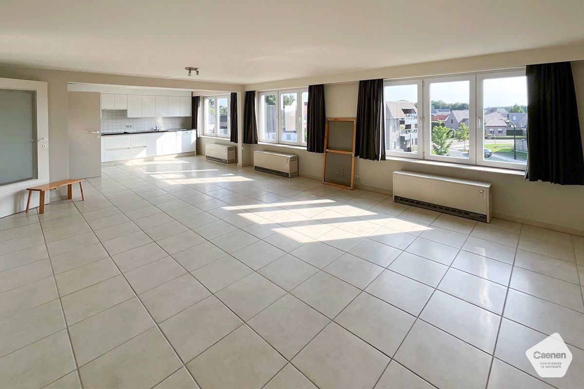 ZONNIG APPARTEMENT IN HET HARTJE VAN WAARDAMME met 2 slaapkamers. foto 2