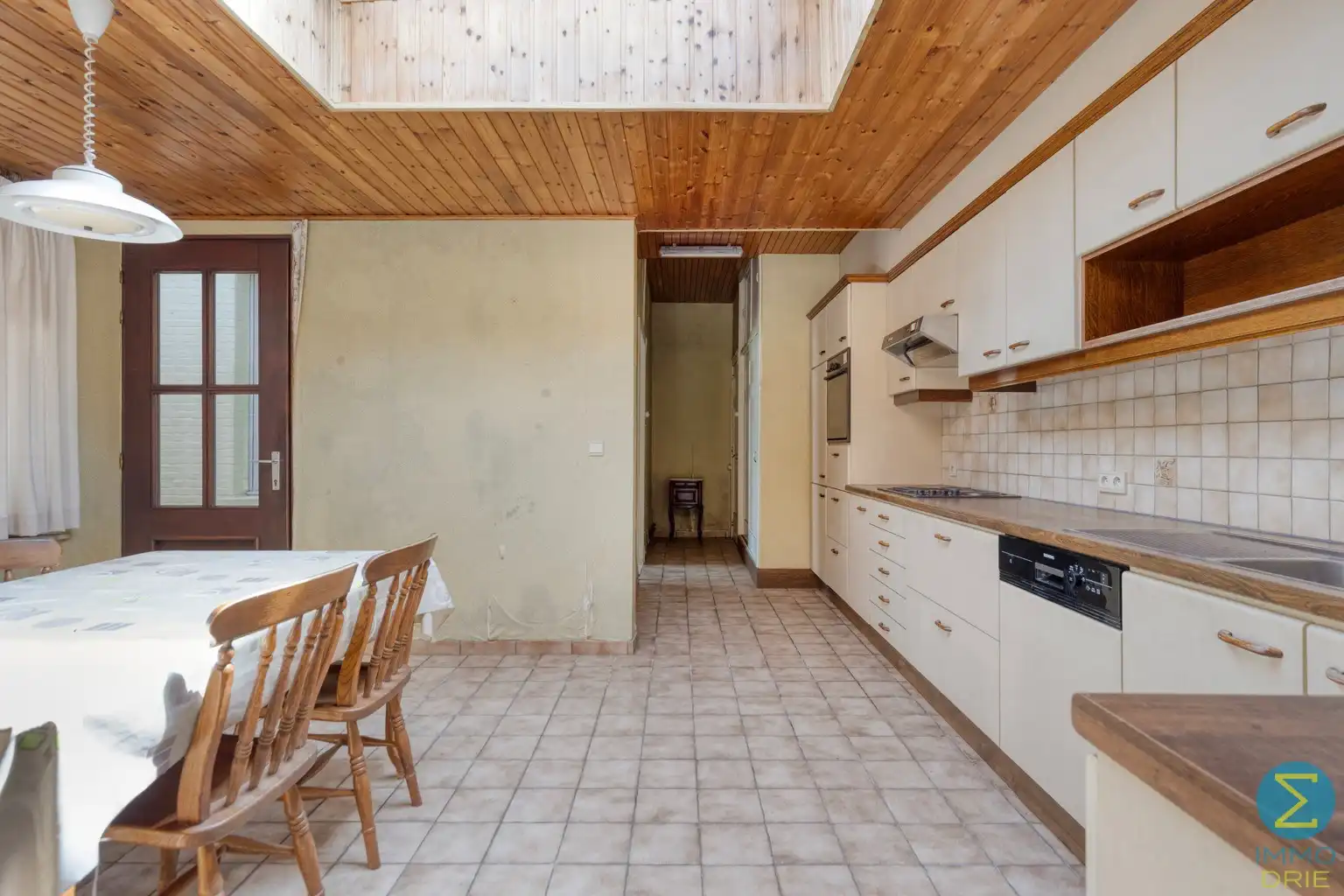 Nabij groene omgeving gelegen te renoveren woning op 567m² foto 8