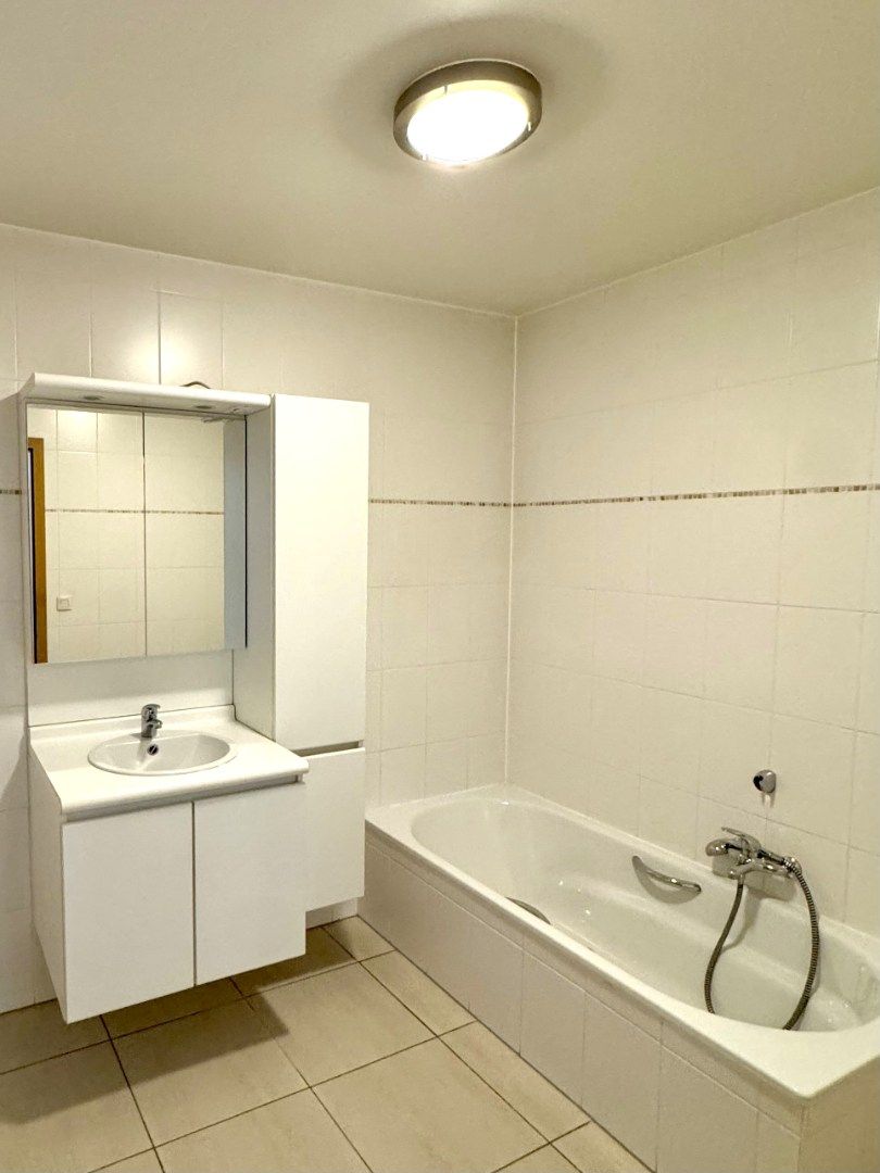 Appartement op centrale ligging te Sint-Andries foto 6