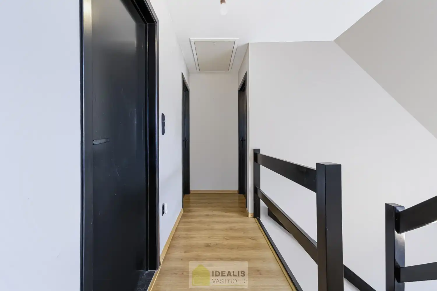 IDEALIS VASTGOED – EEN AANGENAME VRIJSTAANDE WONING MET EEN NIEUWE KEUKEN EN BADKAMER, EEN HEERLIJK RUIME WOONKAMER MET SPEKSTEENKACHEL, EEN EXTRA RUIME VERANDA (VOLLEDIG AF TE SLUITEN MET GLAZEN PUIEN), 3 SLAAPKAMERS, EEN EXTRA MULTIFUNCTIONELE RUIMTE (INGERICHT ALS KANTOOR MET APARTE INGANG) OP EEN RIANT PERCEEL VAN 14A 51CA, VOLLEDIG OMHEIND, VOORZIEN VAN VOLDOENDE PARKEERRUIMTE EN EEN PRACHTIGE CARPORT VOOR 2 WAGENS! foto 30