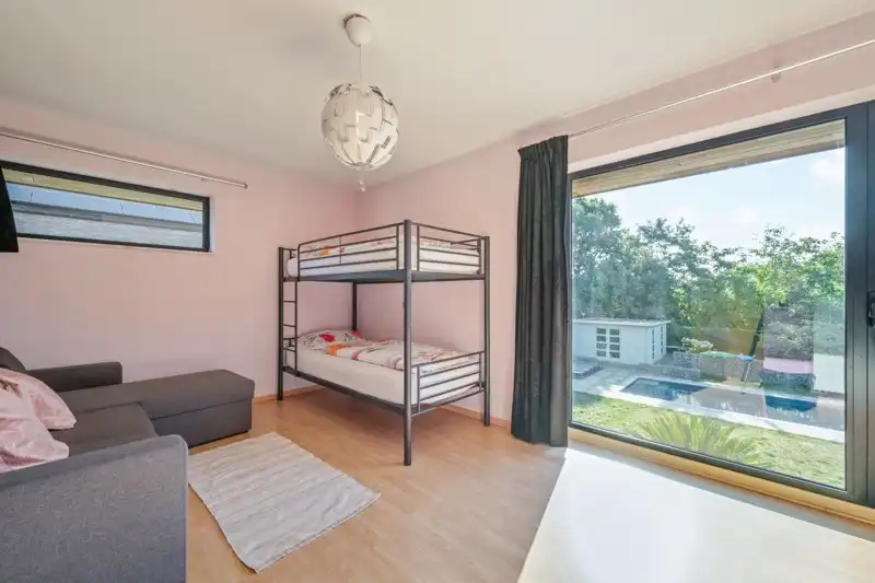 Ruime villa met zwembad  foto 22