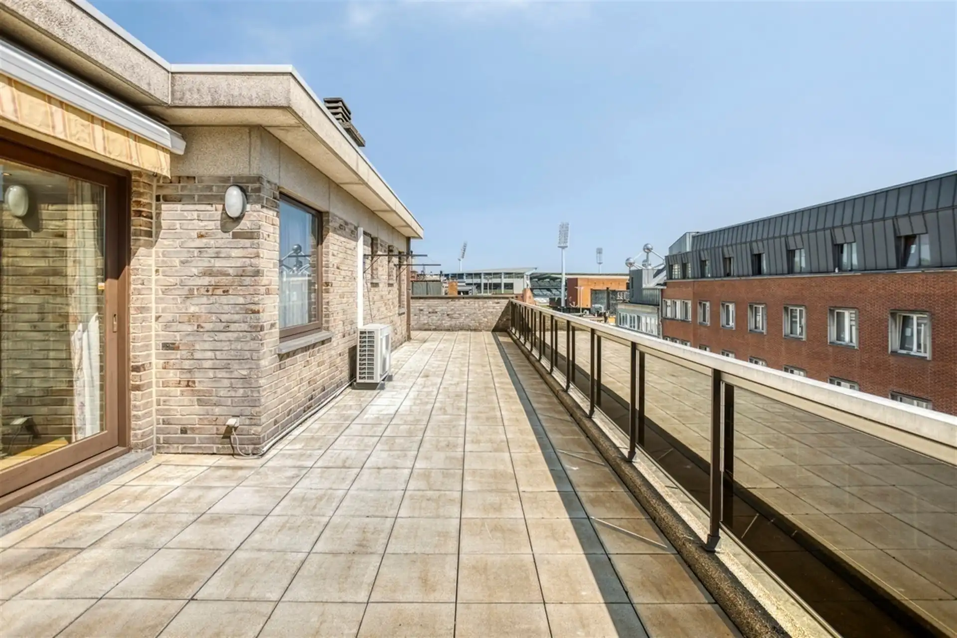 Fantastisch penthouse met 2 zonneterrassen

. foto {{pictureIndex}}