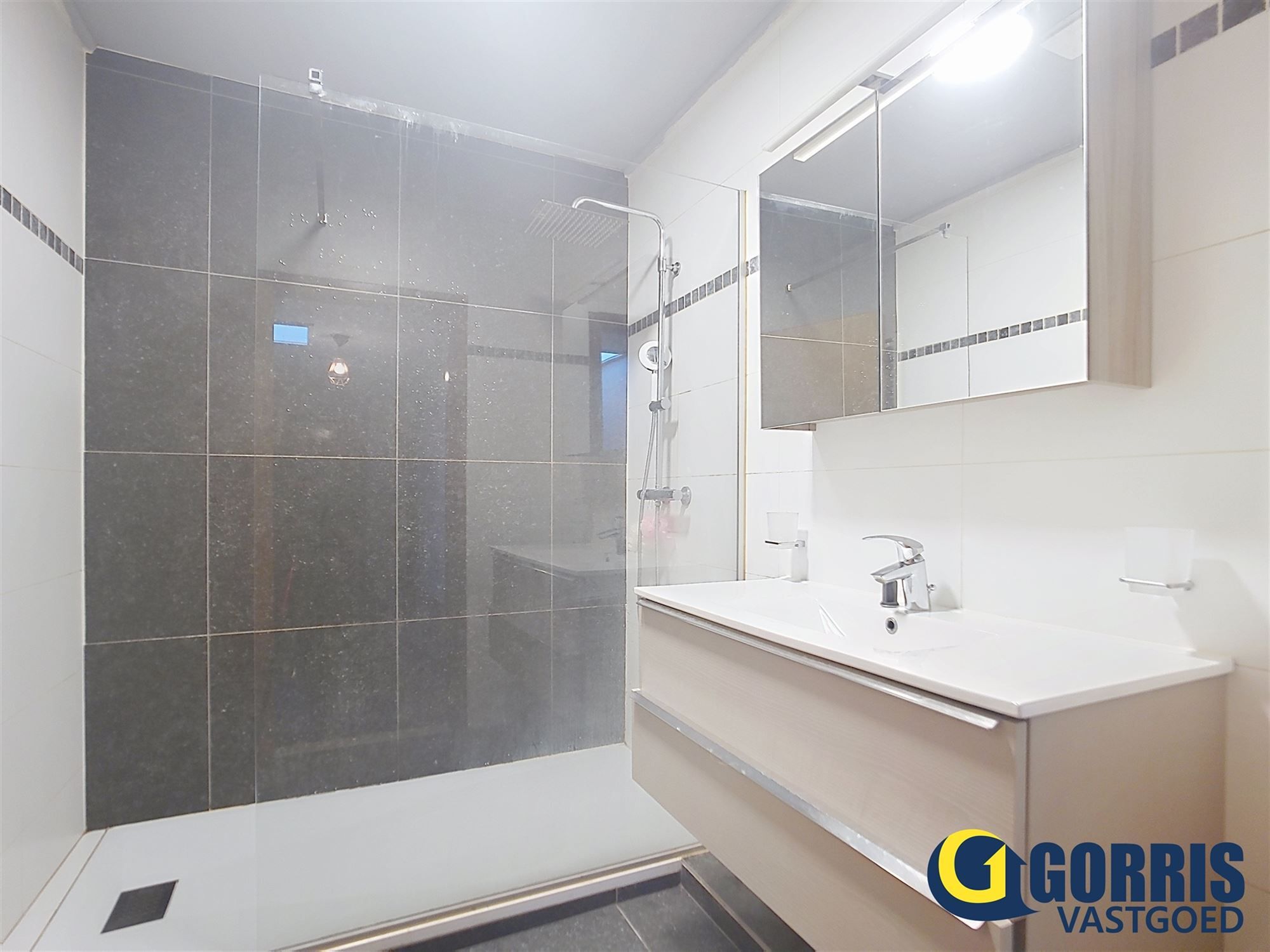 Gerenoveerd 3 slaapkamer appartement foto 6